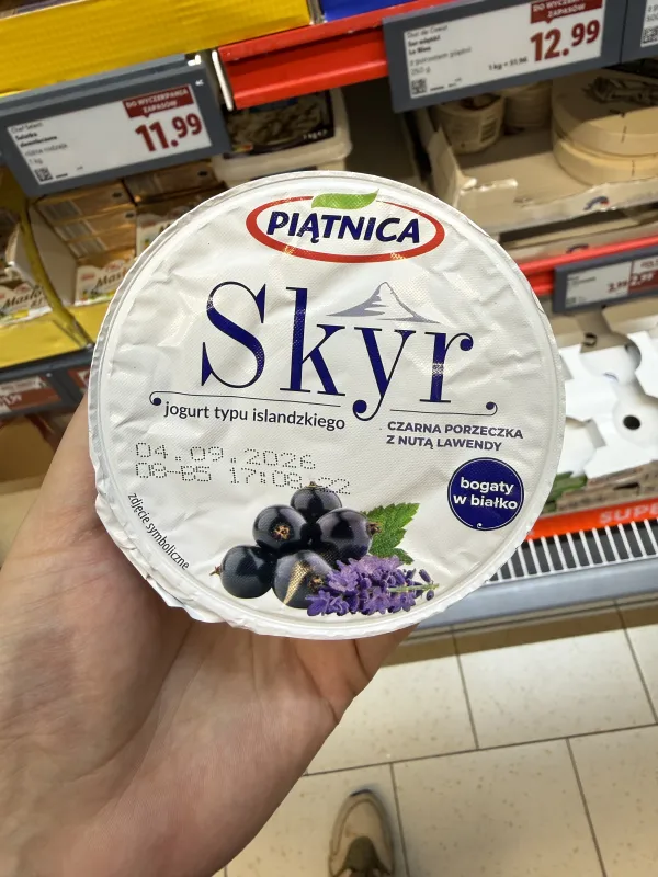 Piątnica Skyr – Jogurt typu islandzkiego – Czarna porzeczka z nutą lawendy | 130g
