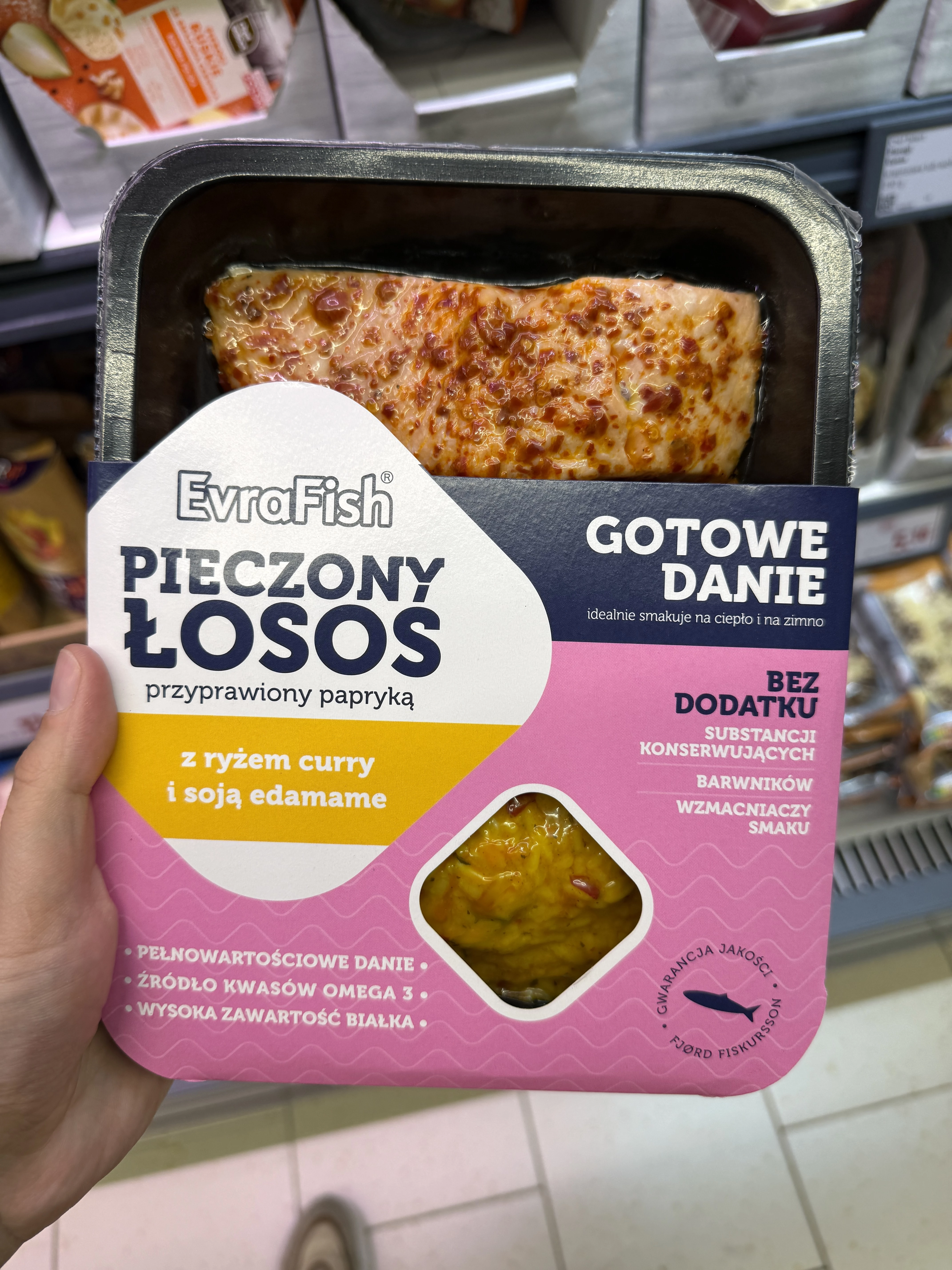 EvraFish Pieczony łosoś przyprawiony papryką z ryżem curry i soją edamame | 400g