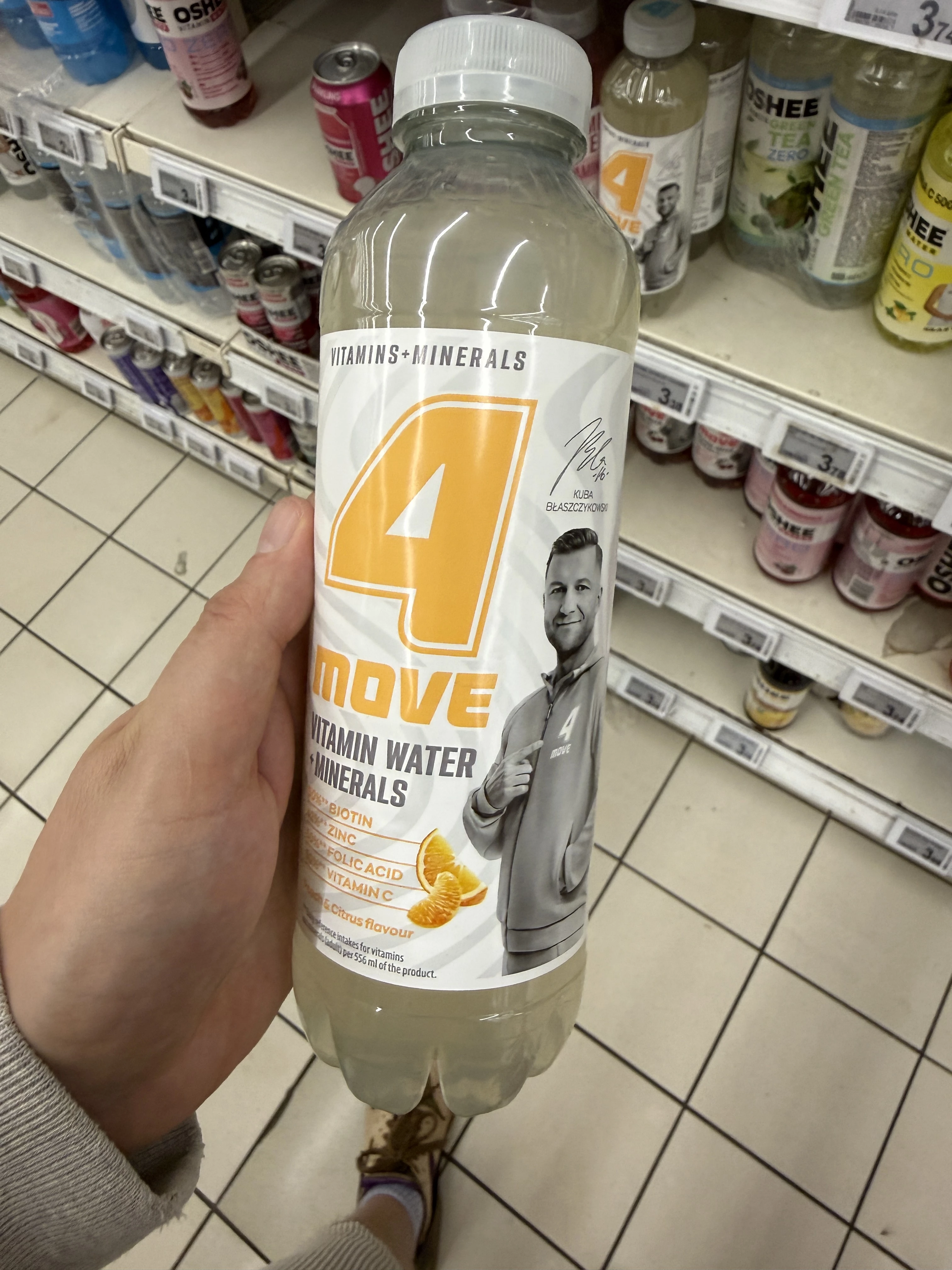 4Move Vitamin Water smak brzoskwiniowo-cytrusowy | 556ml