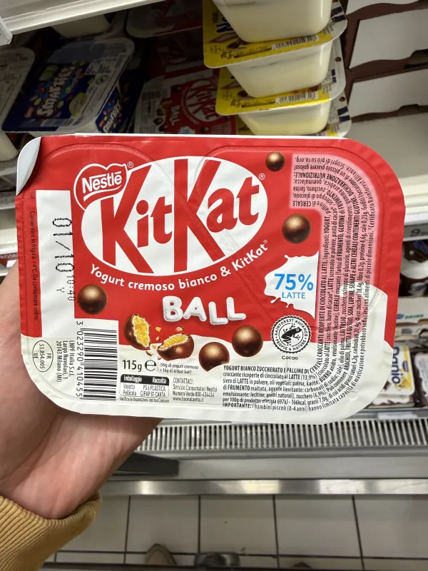 KitKat Yogurt cremoso bianco & KitKat Ball | 115g