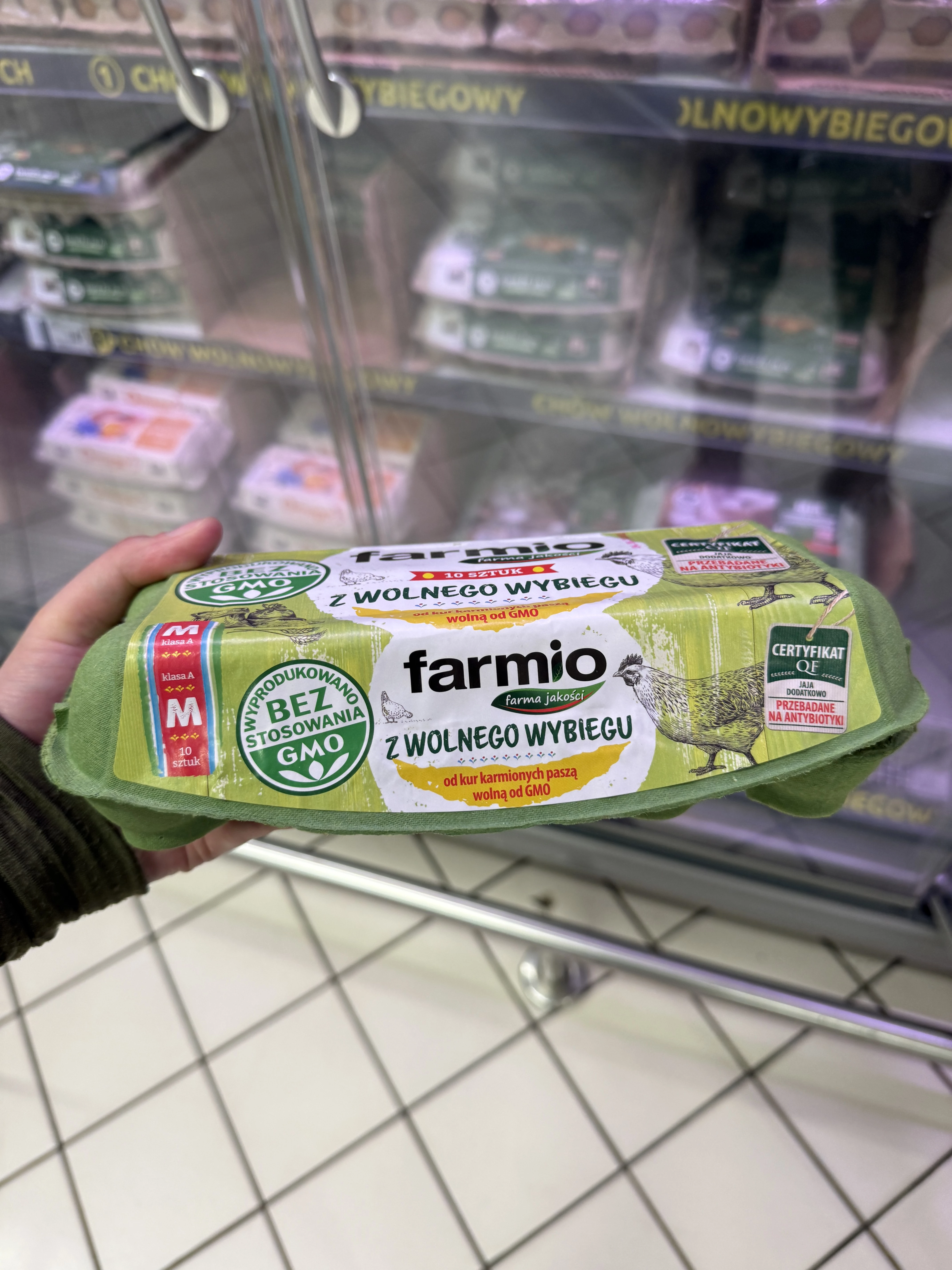 Farmio Jaja z wolnego wybiegu od kur karmionych paszą wolną od GMO M 10 sztuk