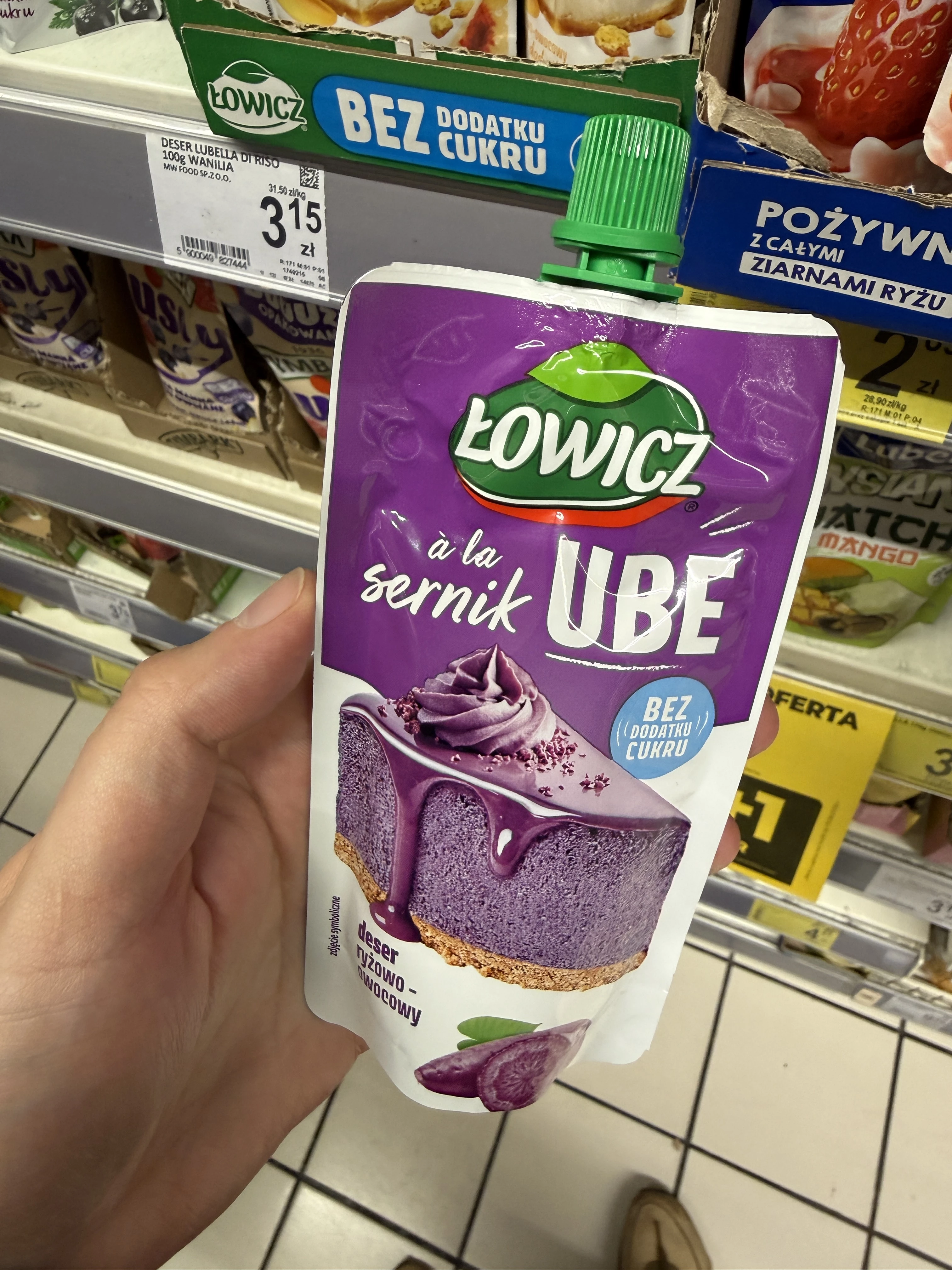 Łowicz Deser ryżowo-owocowy z jagodami i sproszkowanym ube o smaku sernika | 100g