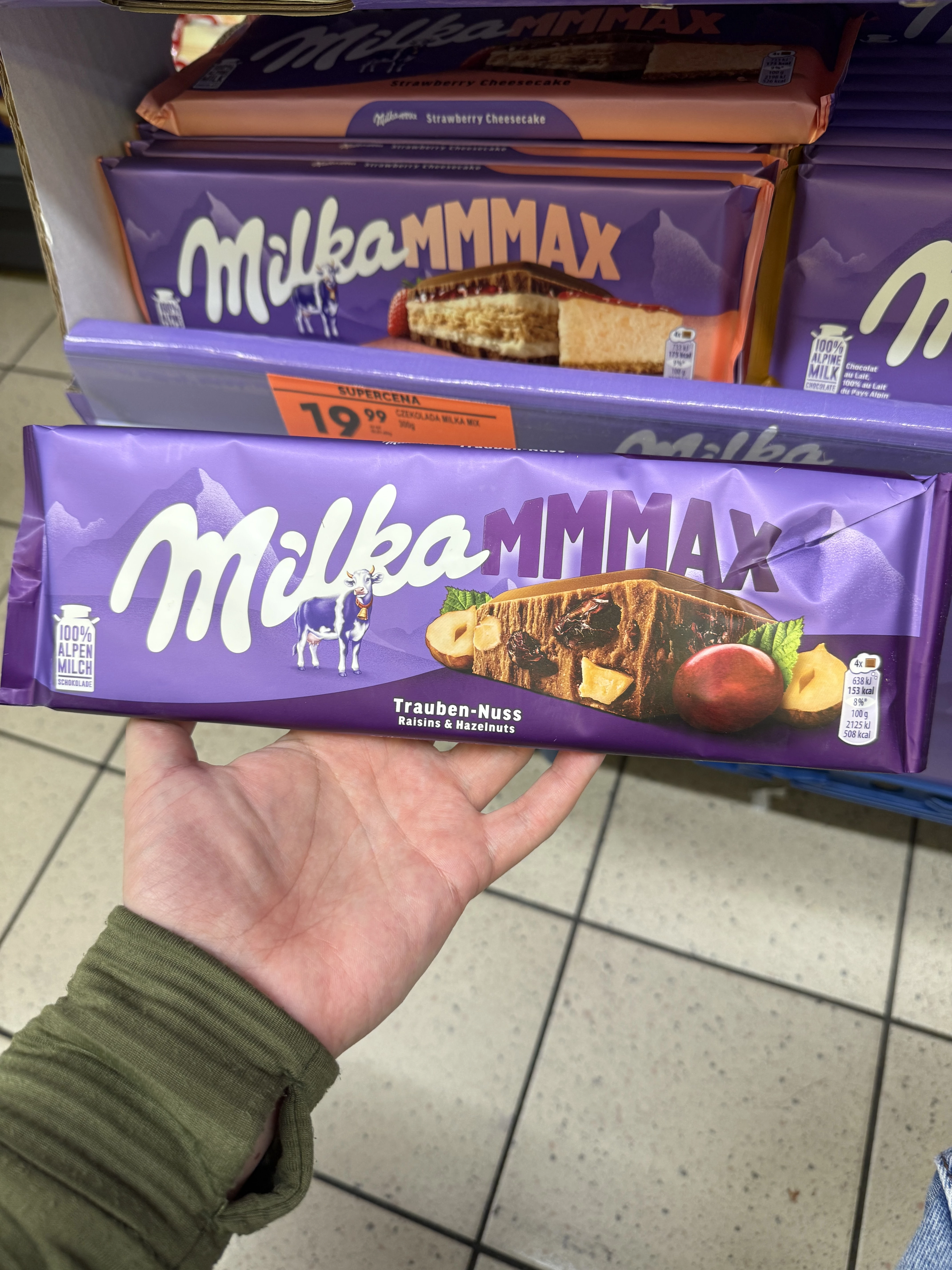 Milka MMMAX Raisins & Hazelnuts | 270g