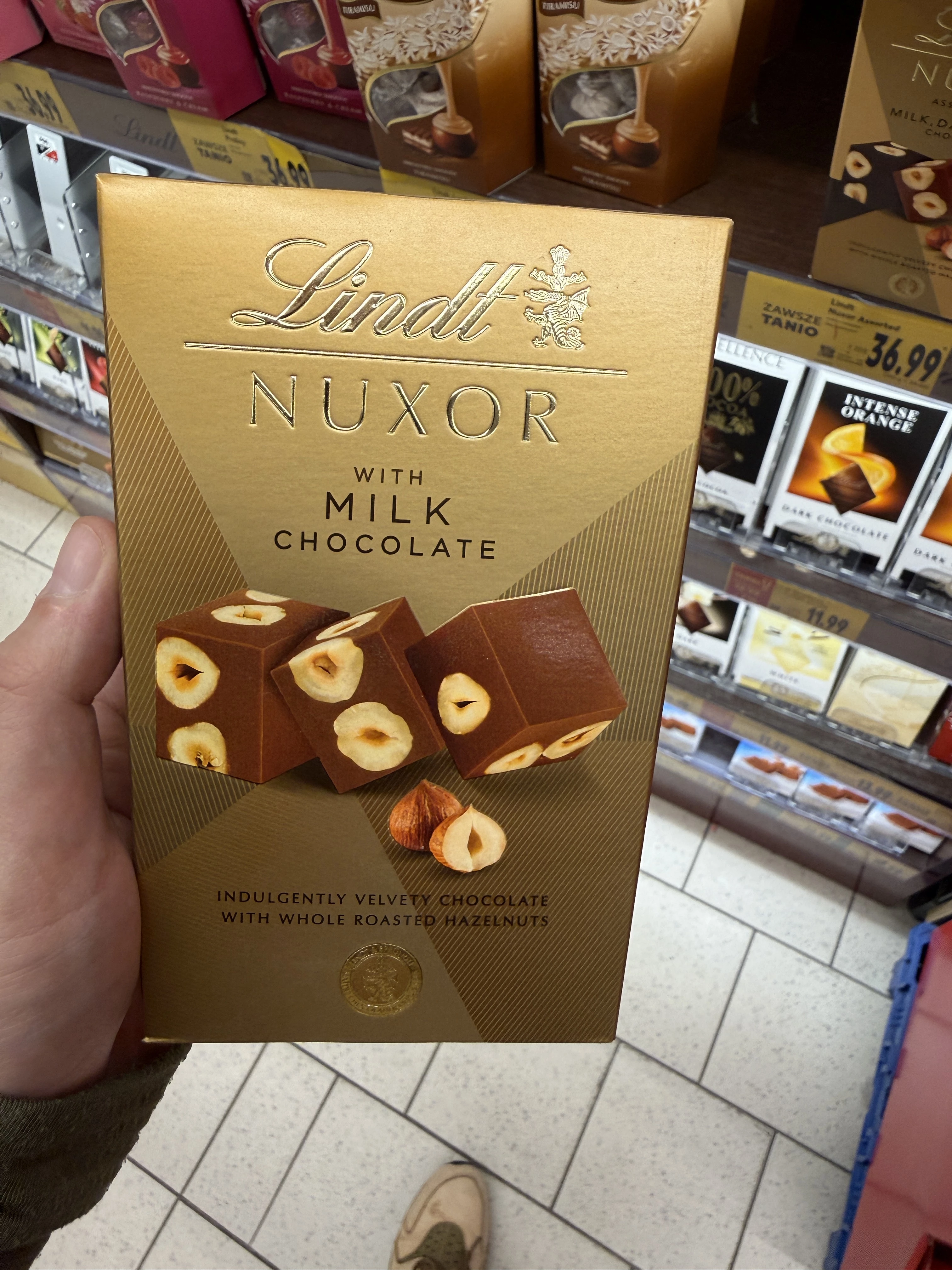 Lindt Nuxor Milk Chocolate | 150g