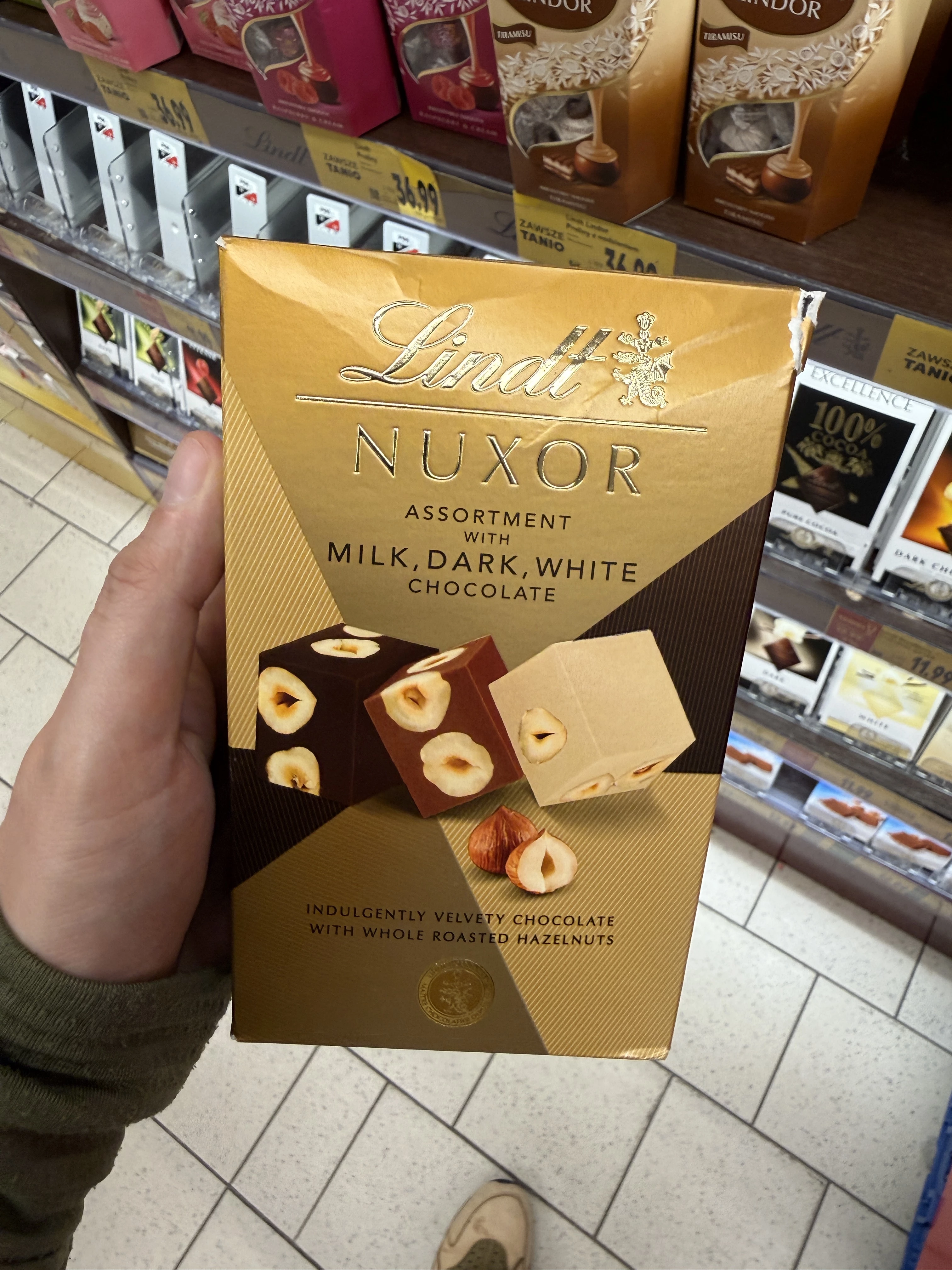 Lindt Nuxor Assortment Milk, Dark, White Chocolate | 150g