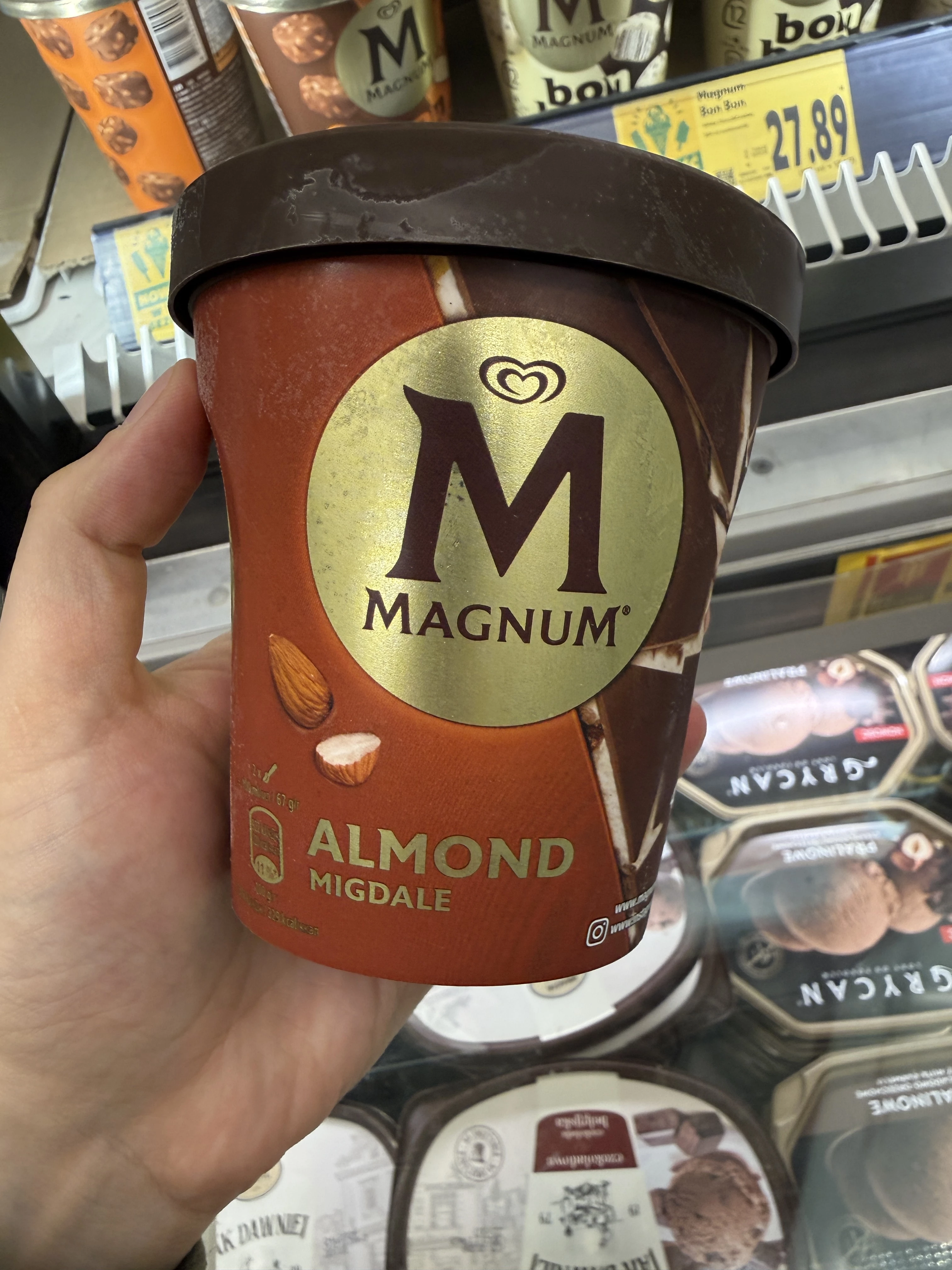 Magnum Almond | 440ml / 297g