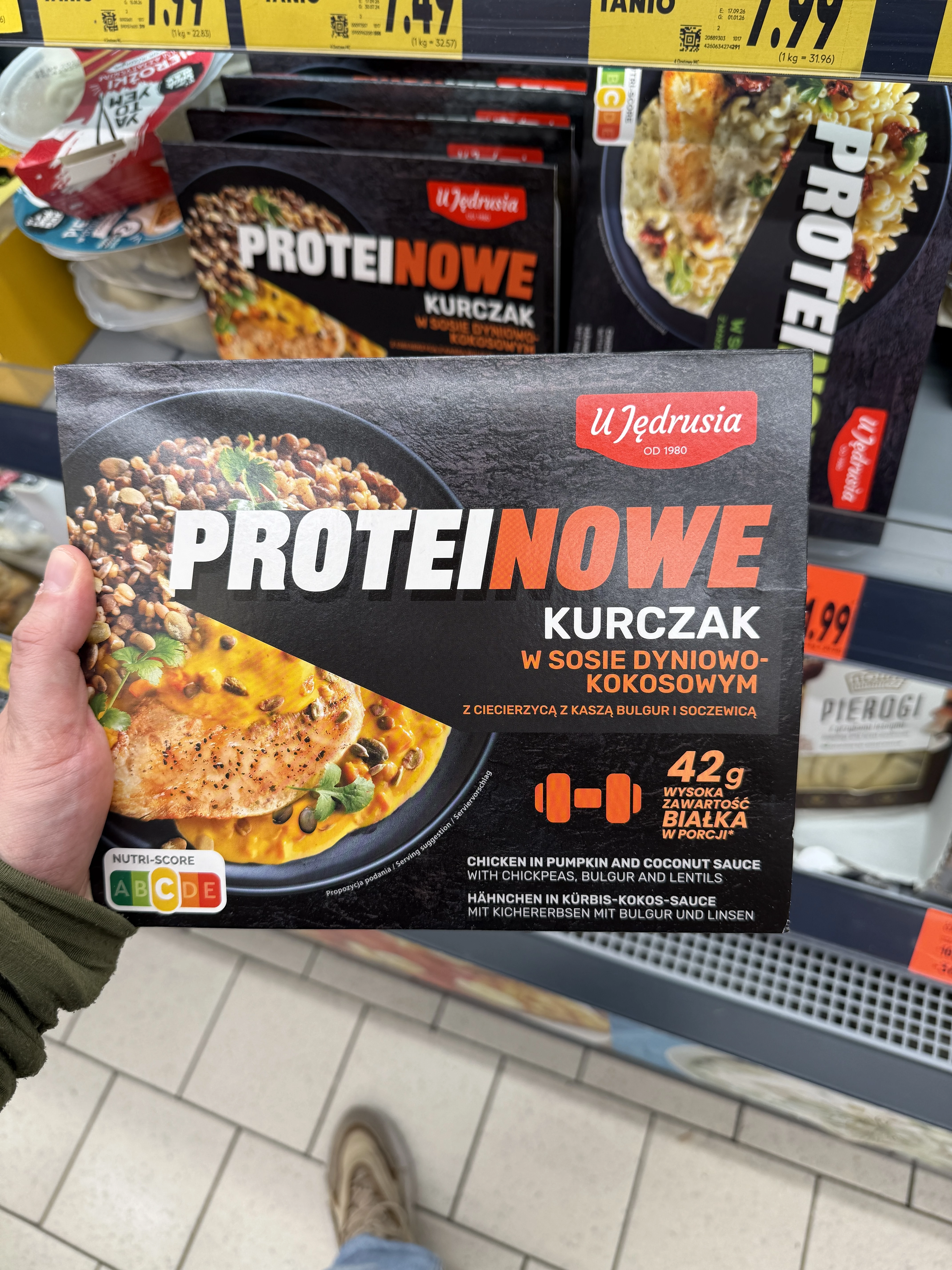 U Jedrusia Proteinowe Kurczak w sosie dyniowo-kokosowym z ciecierzycą z kaszą bulgur i soczewicą | 400g