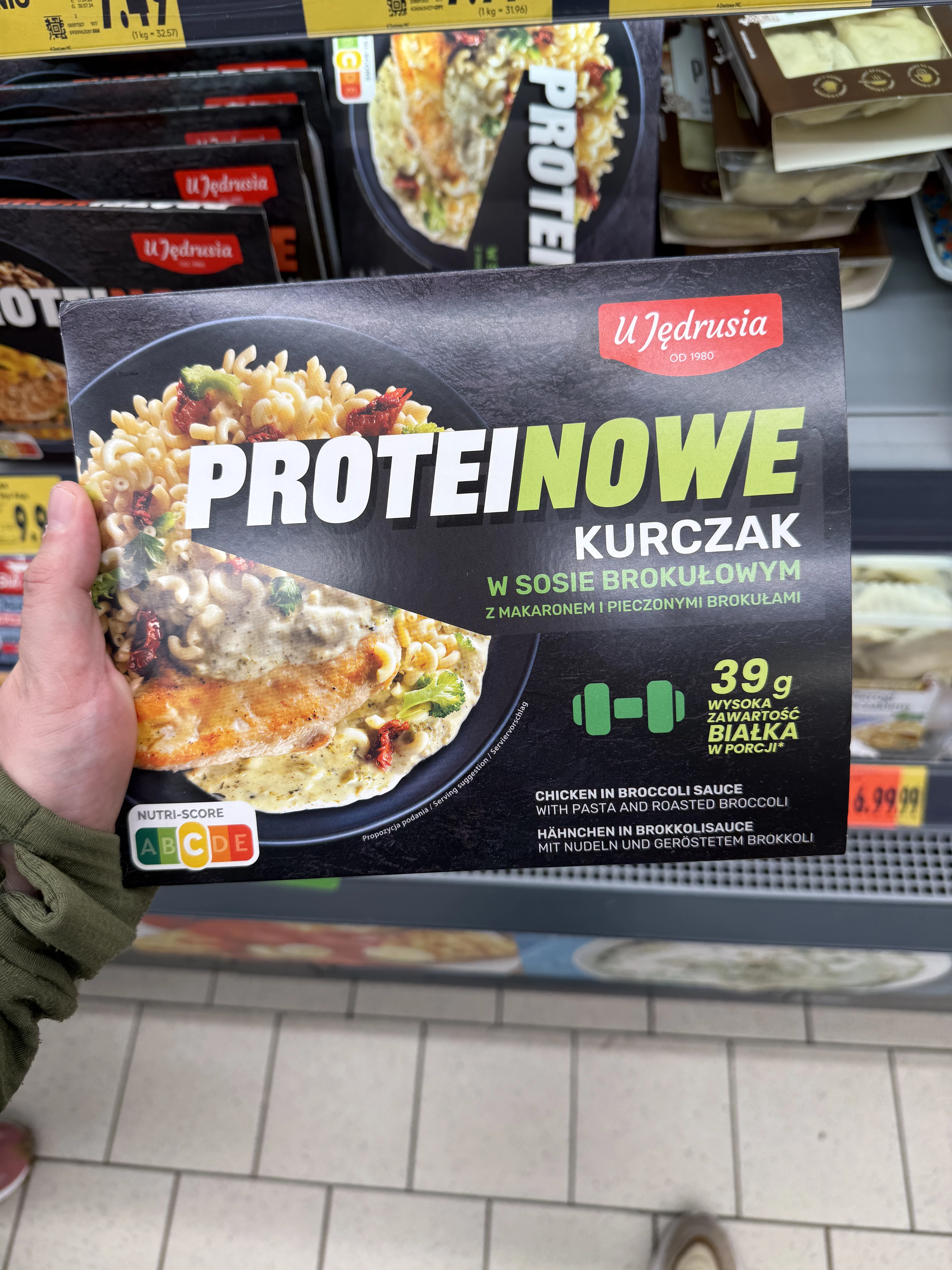 U Jędrusia Proteinowe kurczak w sosie brokułowym z makaronem i pieczonymi brokułami | 400g