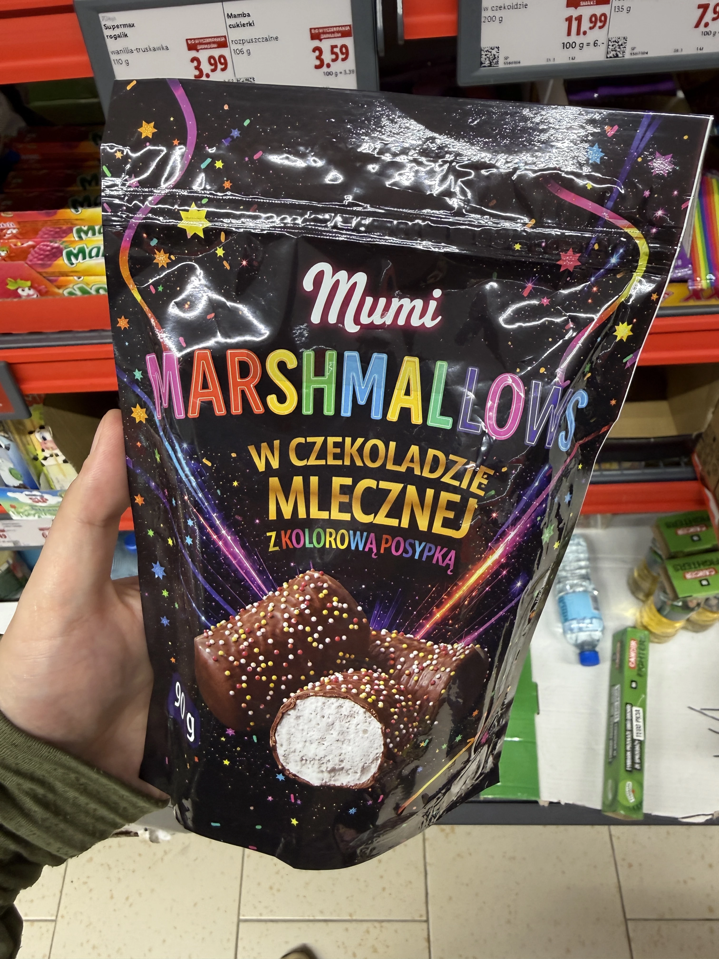 Mumi Marshmallows w czekoladzie mlecznej z kolorową posypką | 90g