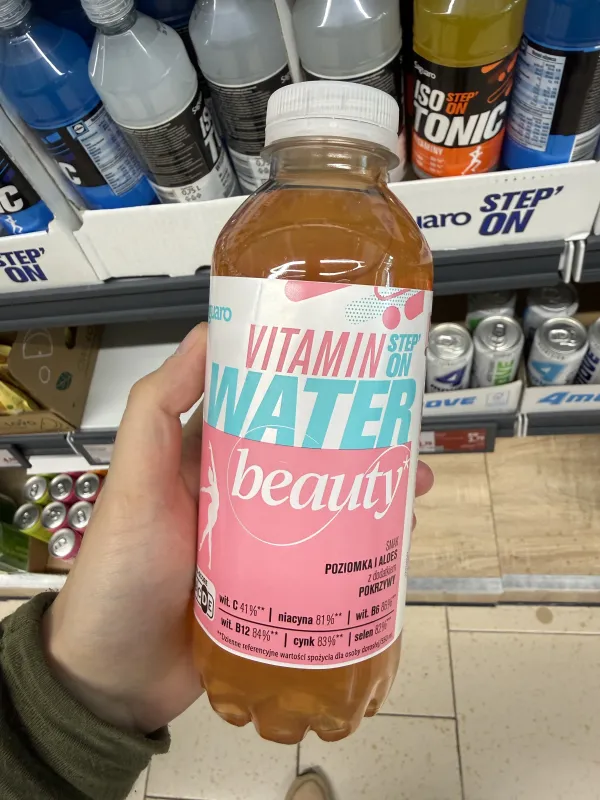 Saguaro Vitamin Step’ On Water Beauty smak poziomka i aloes z dodatkiem pokrzywy | 550ml