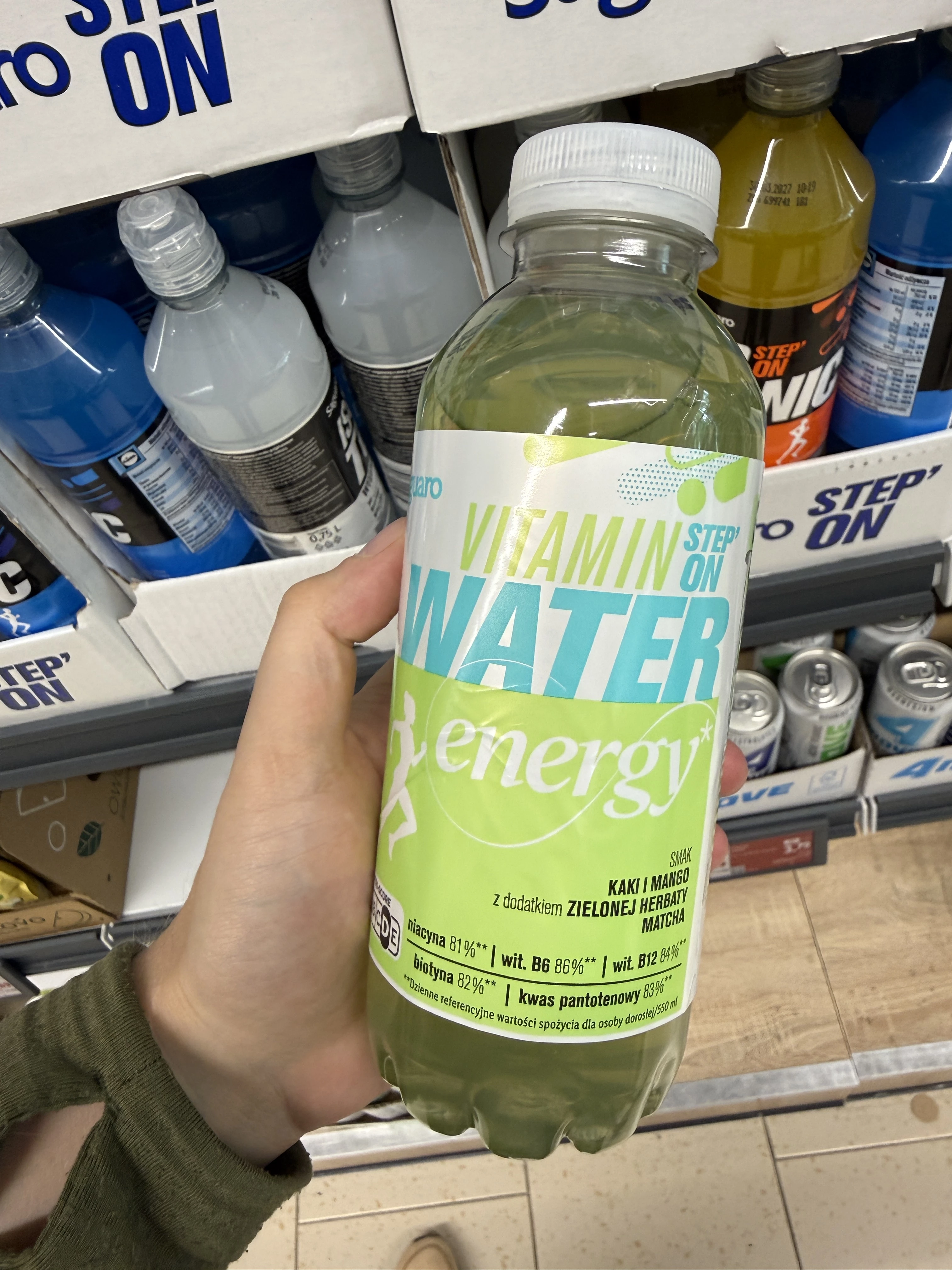 Saguaro Vitamin Step’ On Water Energy smak kaki i mango z dodatkiem zielonej herbaty matcha | 550ml
