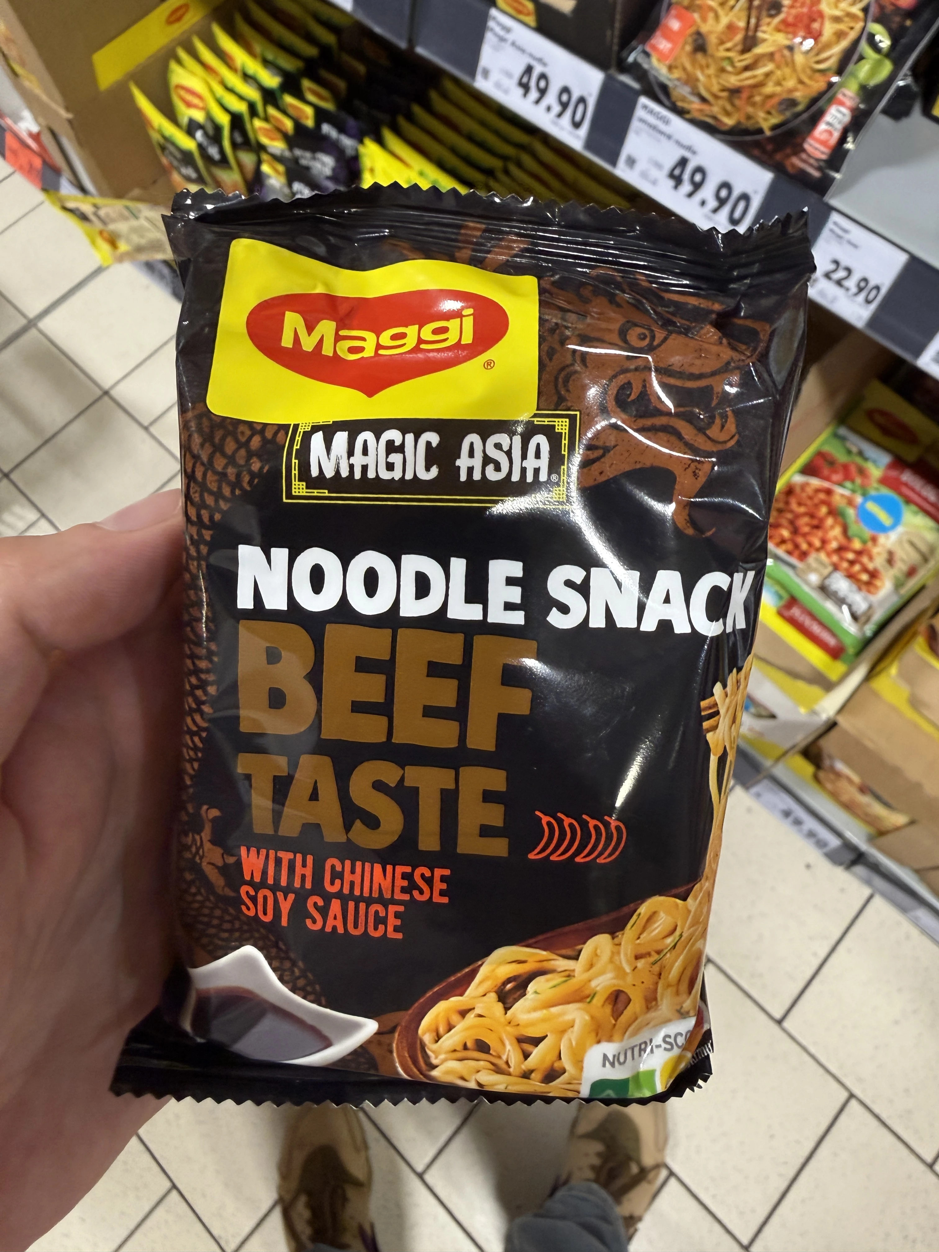 Maggi Magic Asia Noodle Snack Beef Taste with Chinese Soy Sauce | 62g