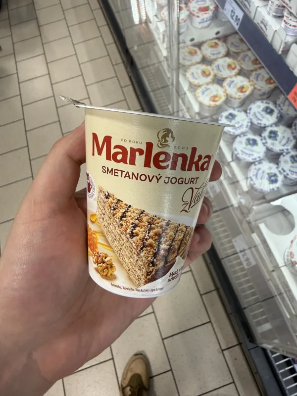 Marlenka Smetanový jogurt z Valašska med, vlašské ořechy / Jogurt śmietankowy o smaku tortu miodowego z orzechami włoskimi | 150g