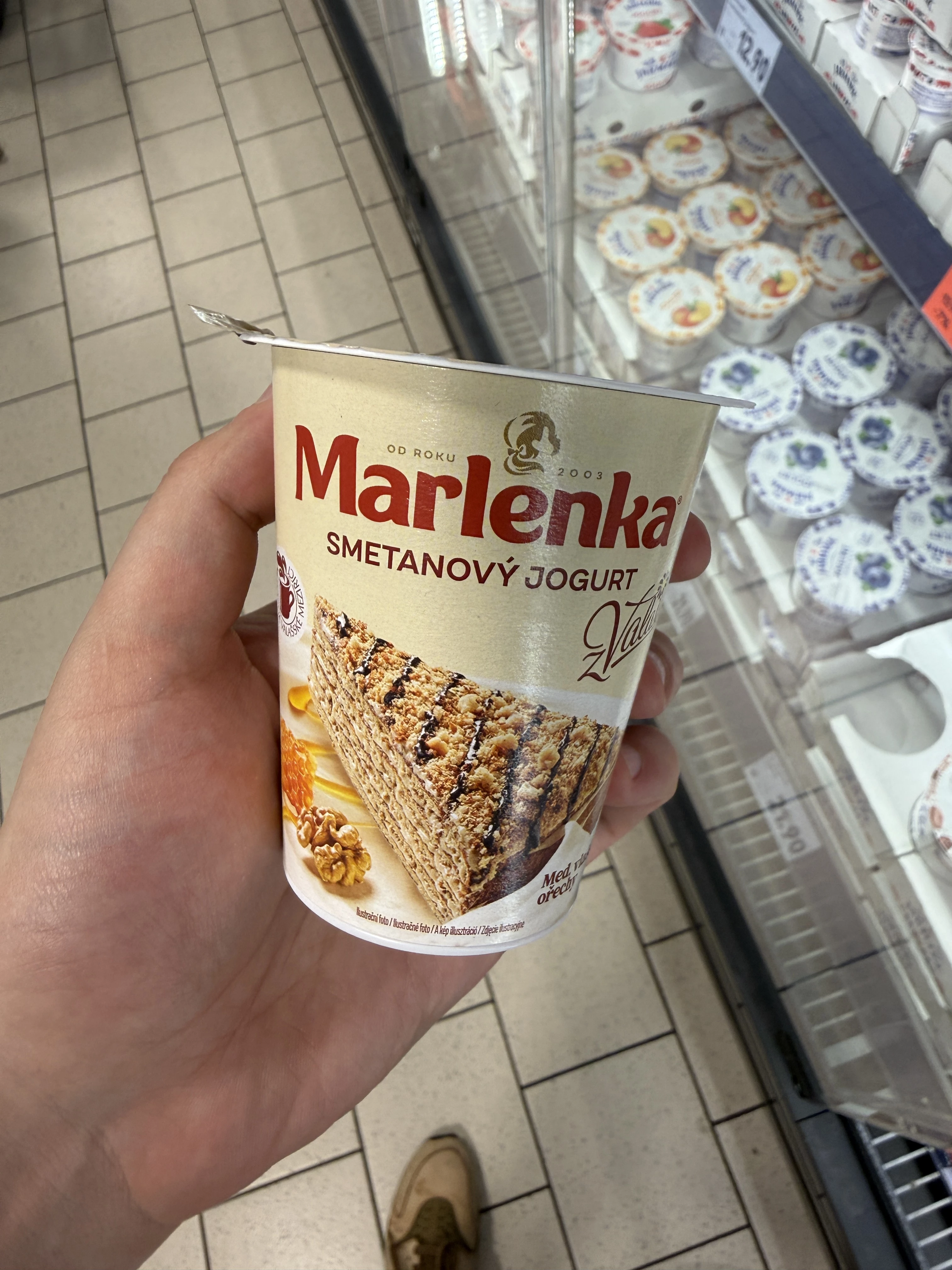 Marlenka Smetanový jogurt z Valašska med, vlašské ořechy / Jogurt śmietankowy o smaku tortu miodowego z orzechami włoskimi | 150g