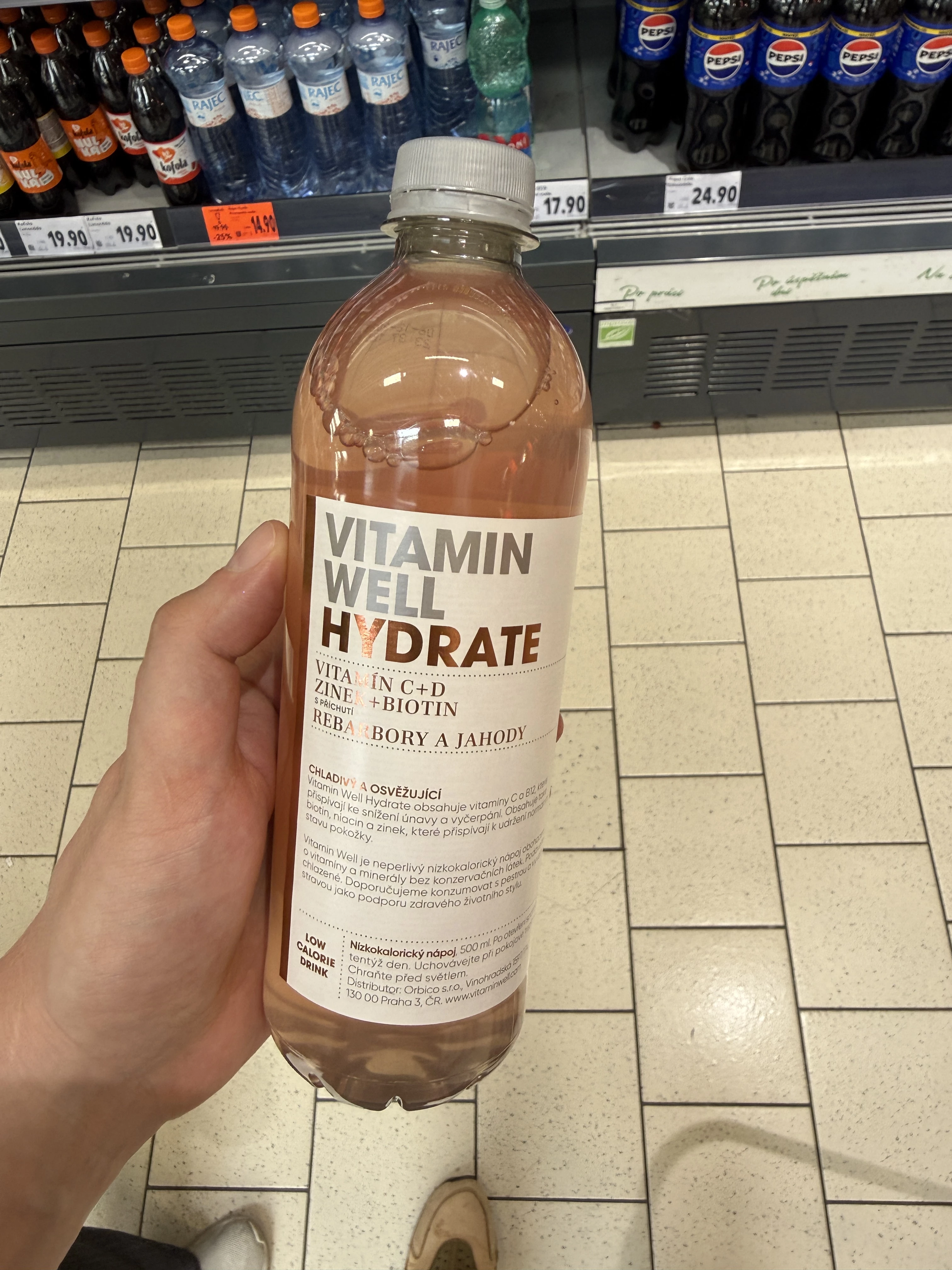 Vitamin Well Hydrate s příchutí rebarbory a jahody / o smaku rabarbaru i truskawki | 500ml