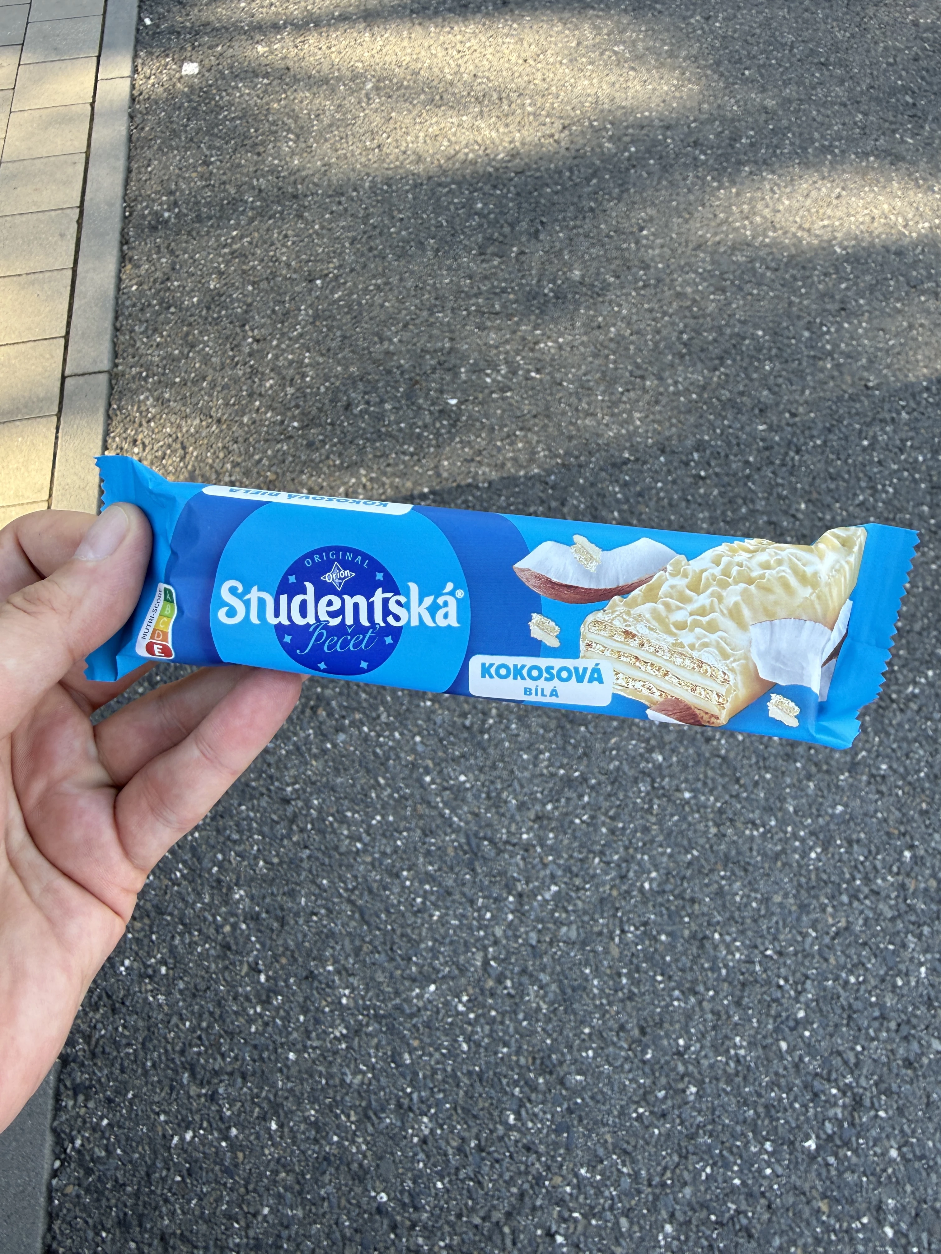 Orion Studentská pečeť Kokosová bílá / Wafel z nadzieniem kokosowym w białej polewie | 30,5g