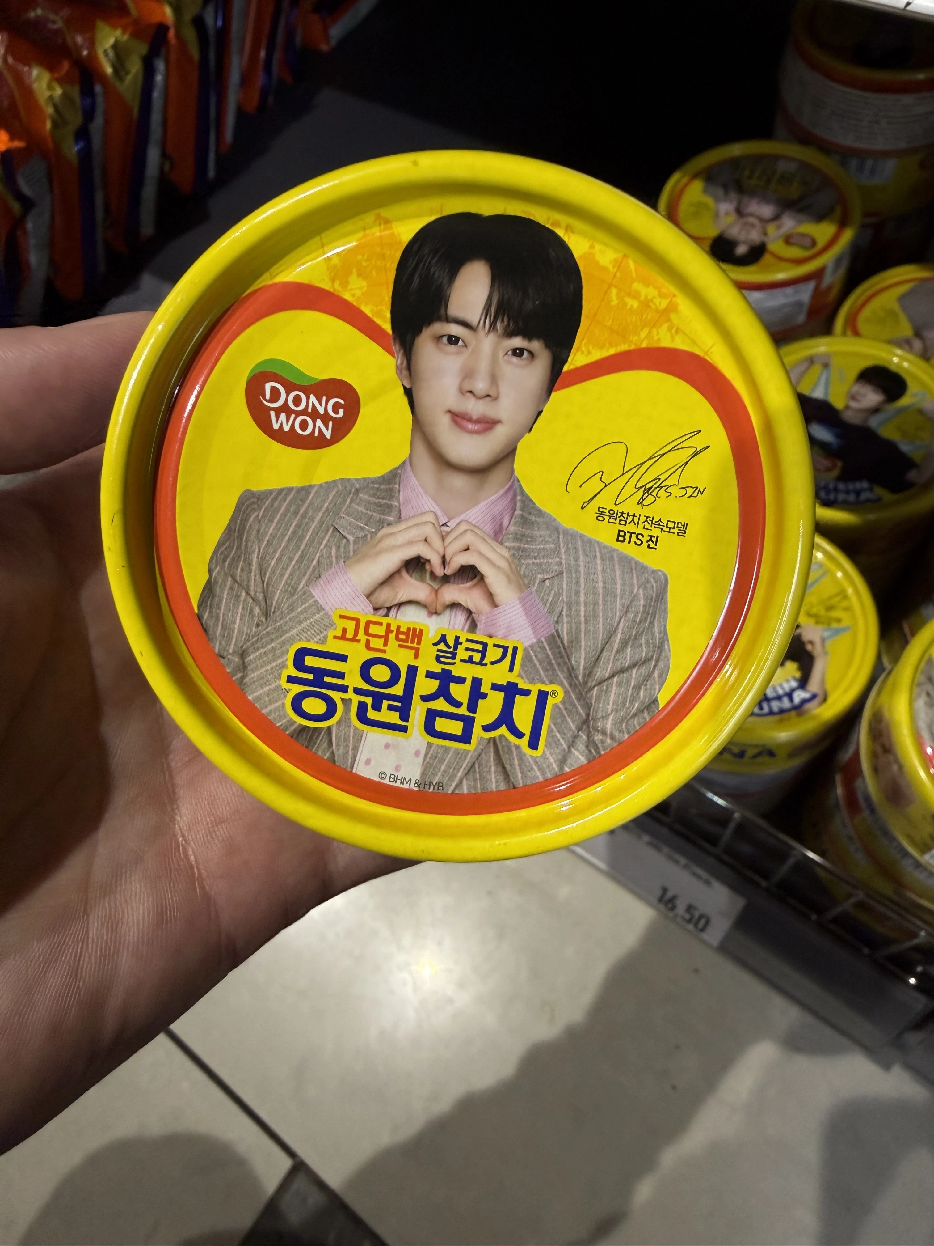 Dongwon Tuna Light Standard BTS Jin (w garniturze, serce z dłoni) | 150g