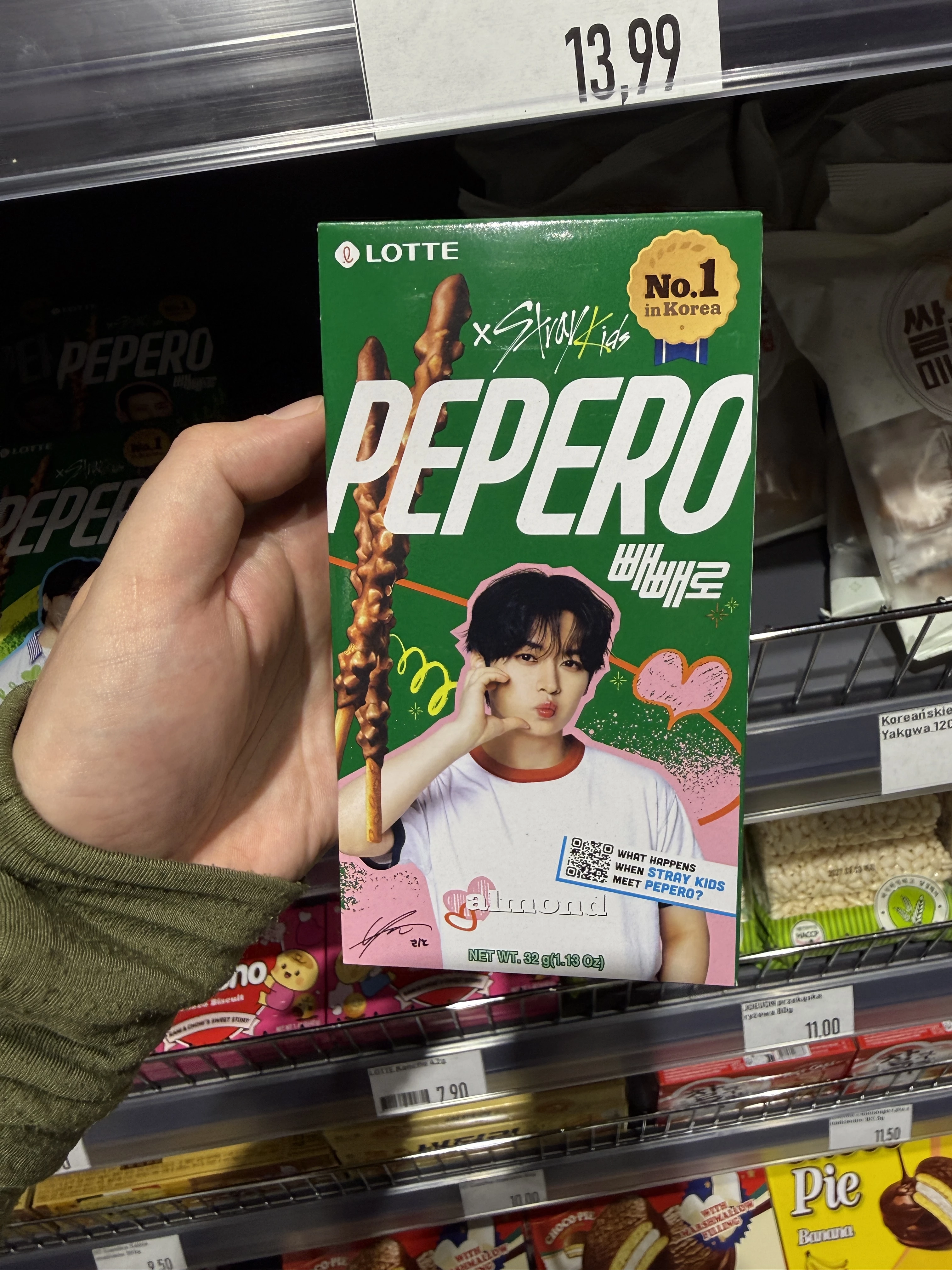 Lotte Pepero Almond Stray Kids Lee Know | 32g
