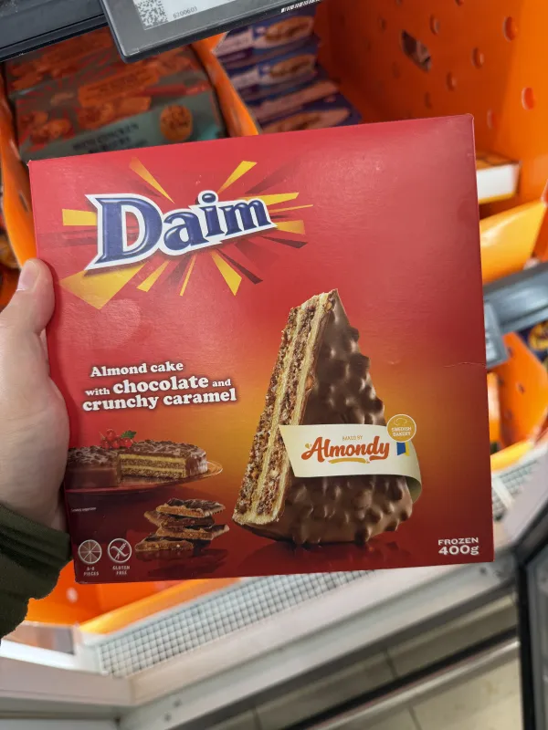 Daim Almond cake with chocolate and crunchy caramel / Tort z czekoladą Daim | 400g