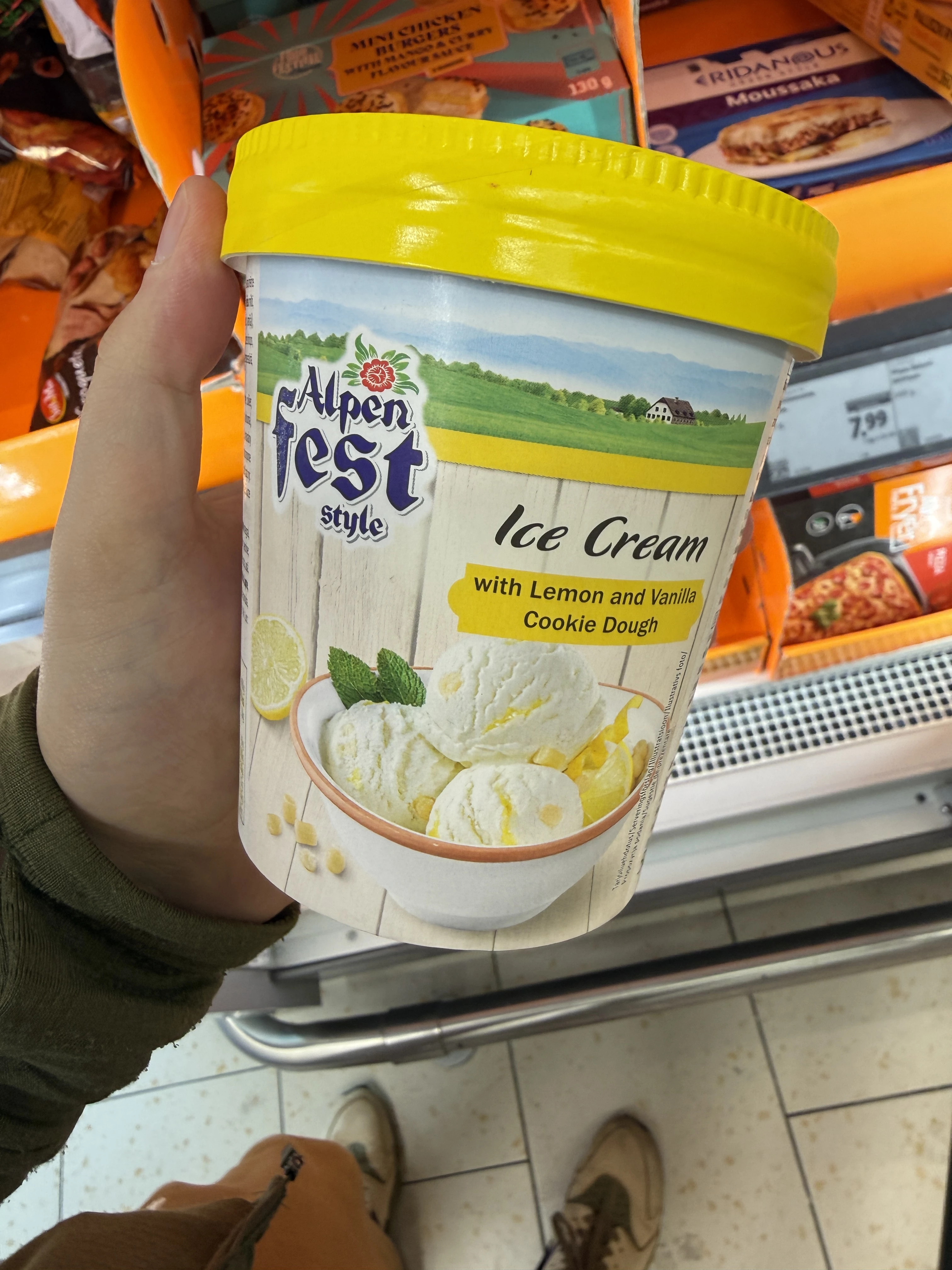 Alpenfest Style Ice Cream with Lemon and Vanilla Cookie Dough / Lody mleczne z sosem limonkowo-cytrynowym i kawałkami waniliowego ciasta na ciasteczka | 500ml / 300g