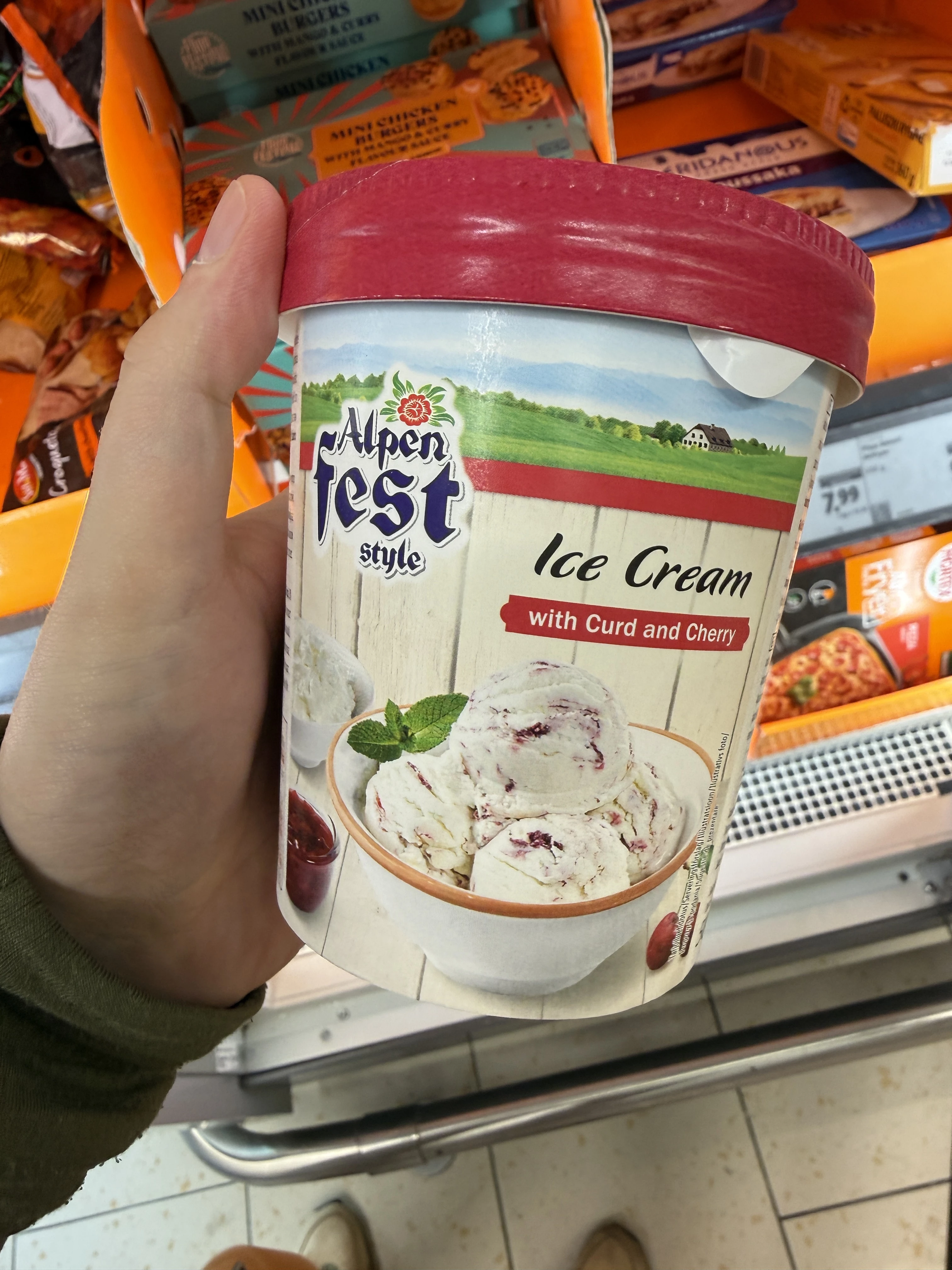 Alpenfest Style Ice Cream with Curd and Cherry / Lody mleczne z serem twarogowym i sosem wiśniowym | 500ml / 300g