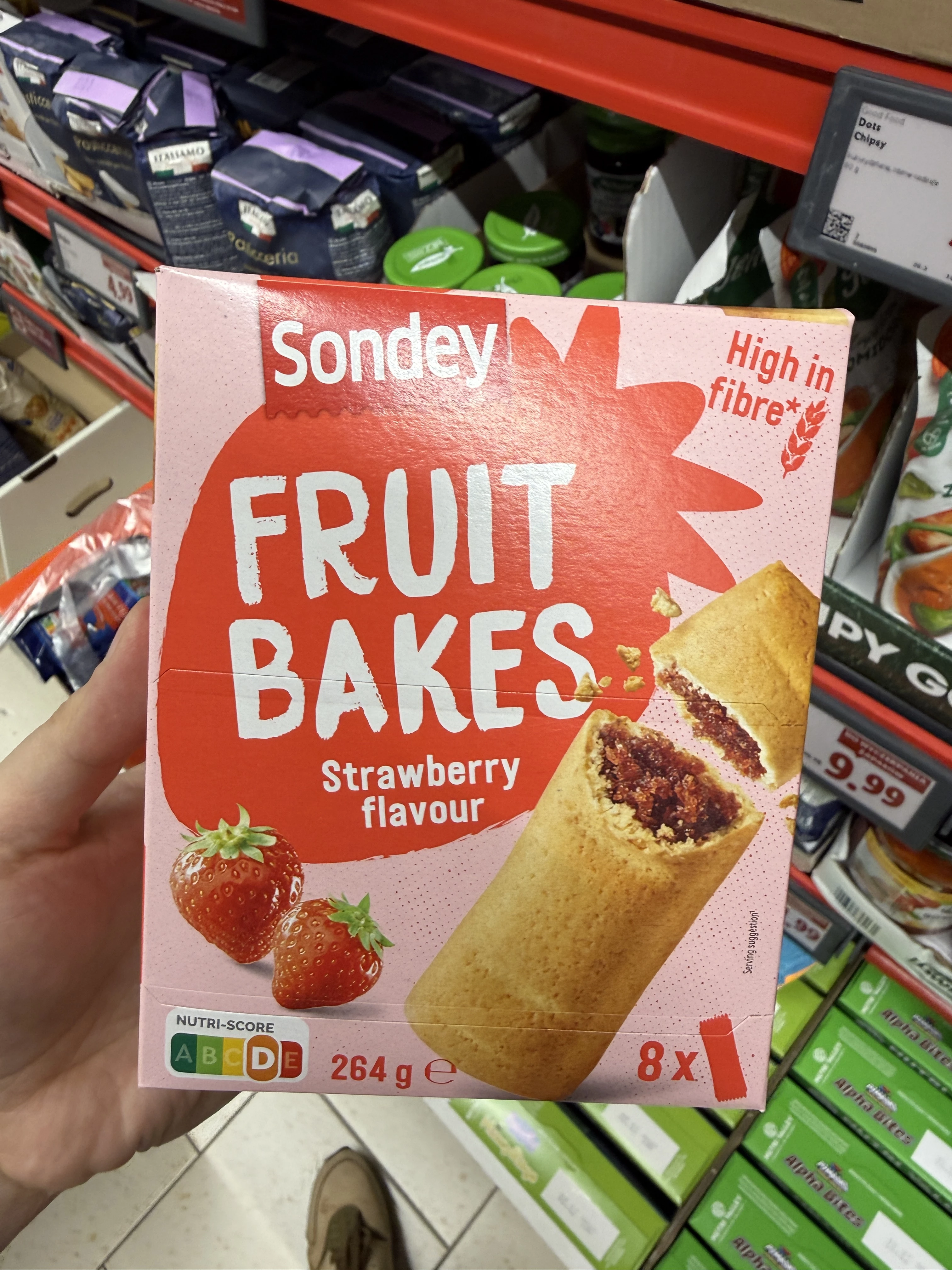 Sondey Fruit Bakes Strawberry Flavour / Baton z nadzieniem o smaku truskawkowym | 264g