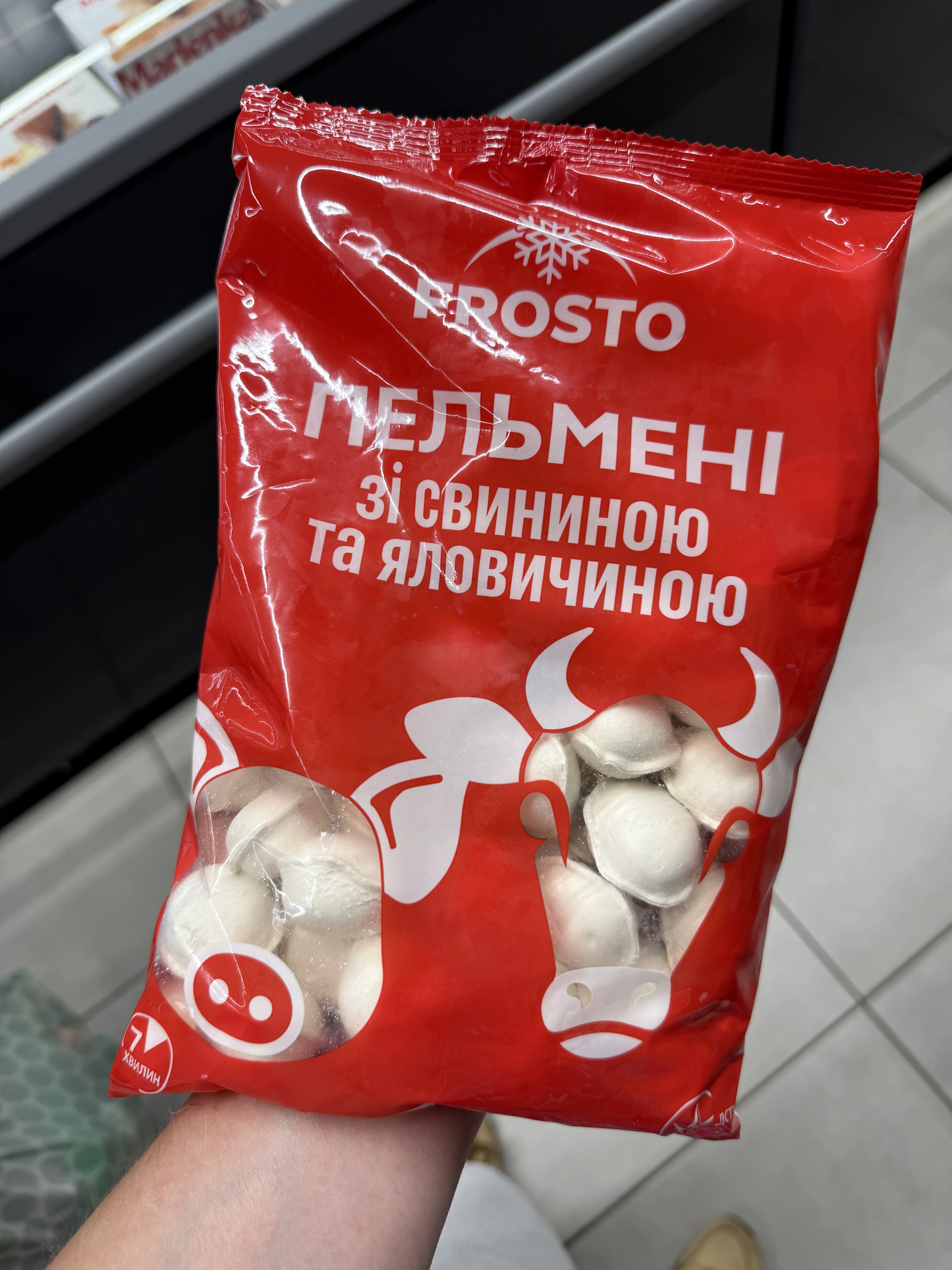 Frosto Пельмені зі свининою та яловичиною / Pielmieni z mięsem wieprzowym i wołowym | 850g