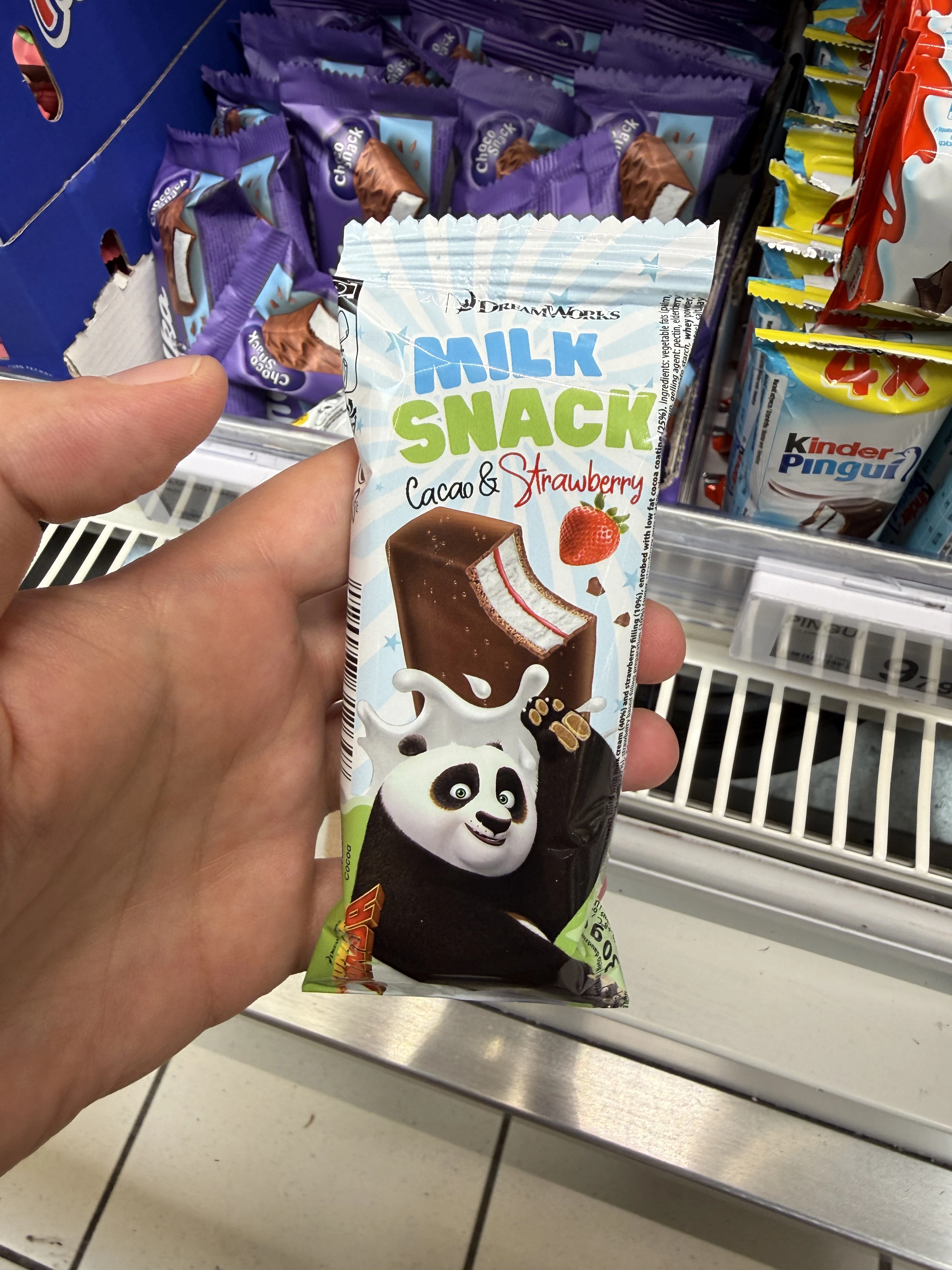 Milk Snack Cacao & Strawberry Movie Superstars Po Kung Fu Panda | 30g