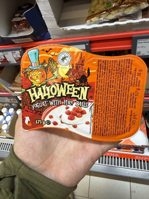 Halloween Yogurt with Fire Balls / Jogurt słodzony z kulkami zbożowymi w polewie o smaku czekoladowo-pomarańczowym | 175g