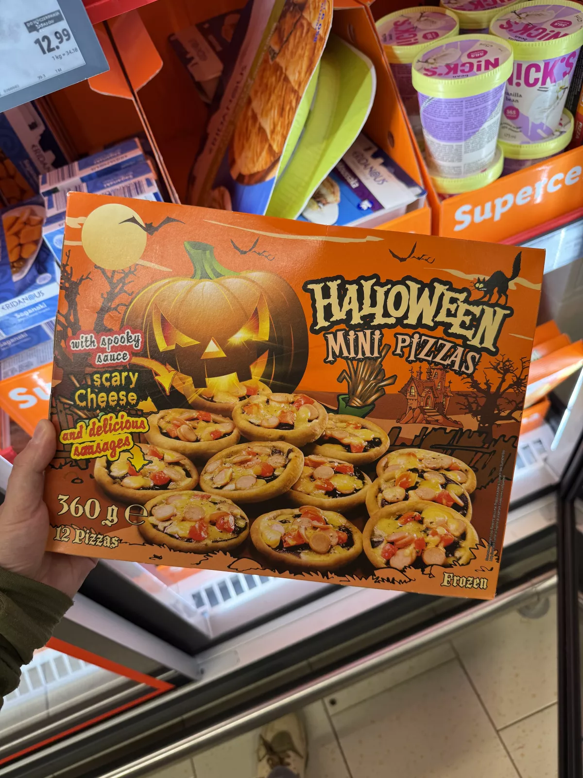 Halloween Mini Pizzas / Mini pizze z serem Cheddar i kiełbaskami | 360g