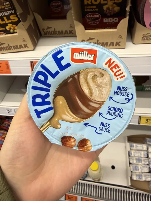 Müller Triple Nuss Mousse, Schoko Pudding, Nuss Sauce / Deser warstwowy z musem orzechowym, budyniem czekoladowym i sosem orzechowym | 150g