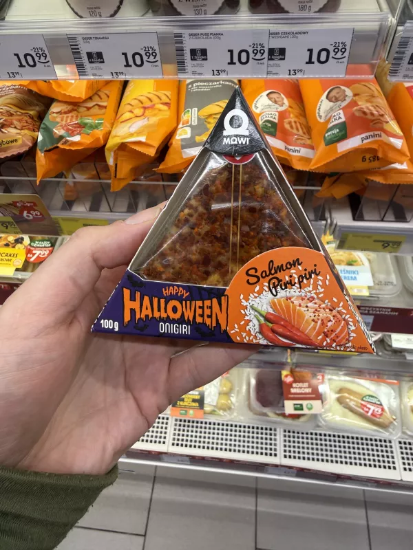 Mowi Onigiri Salmon Piri Piri (Happy Halloween) | 100g