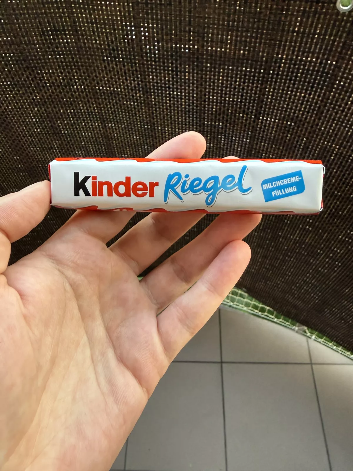 Kinder Riegel / Baton z mlecznej czekolady z nadzieniem mlecznym | 21g