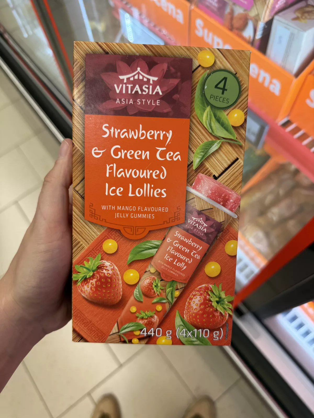 Vitasia Asia Style Strawberry & Green Tea Flavoured Ice Lollies / Lody o smaku truskawki i zielonej herbaty z żelkami mango | 440g / 440ml