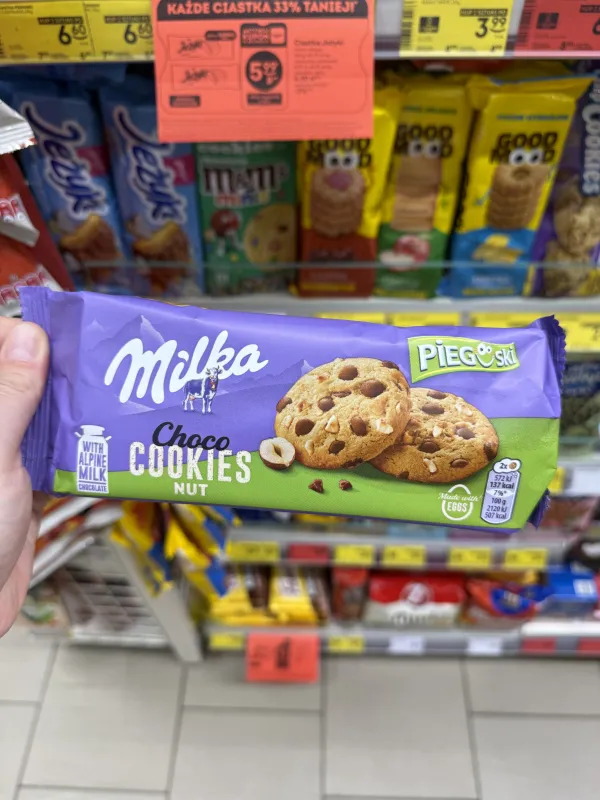 Milka Pieguski Choco Cookies Nut Ciasteczka z kawałkami czekolady mlecznej i orzechami | 135g