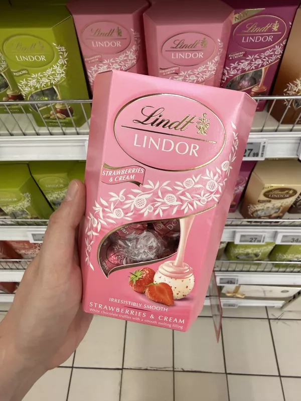 Lindt Lindor Strawberries & Cream | 200g