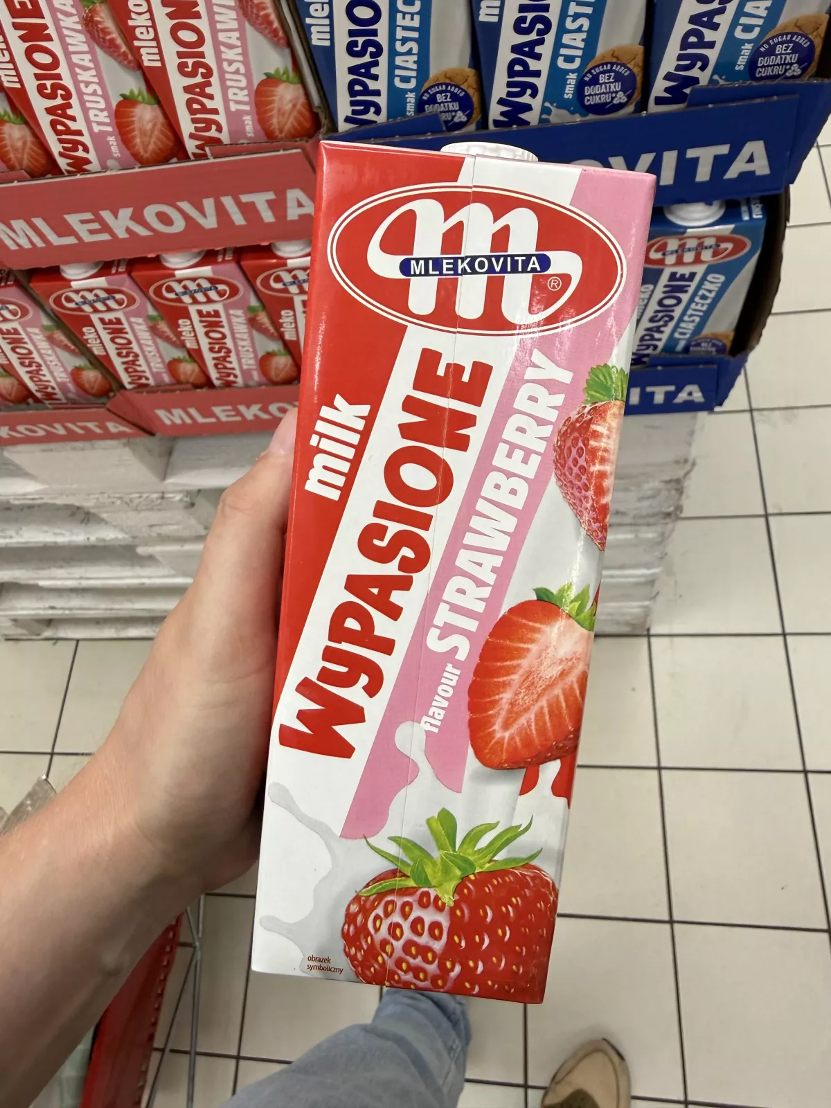 Mlekovita Wypasione milk Strawberry flavour / mleko smak truskawka UHT 1,5% | 1000ml