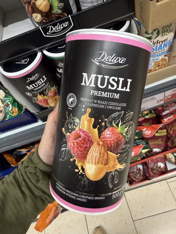 Deluxe Musli Premium migdały w białej czekoladzie z karmelem i owocami | 500g