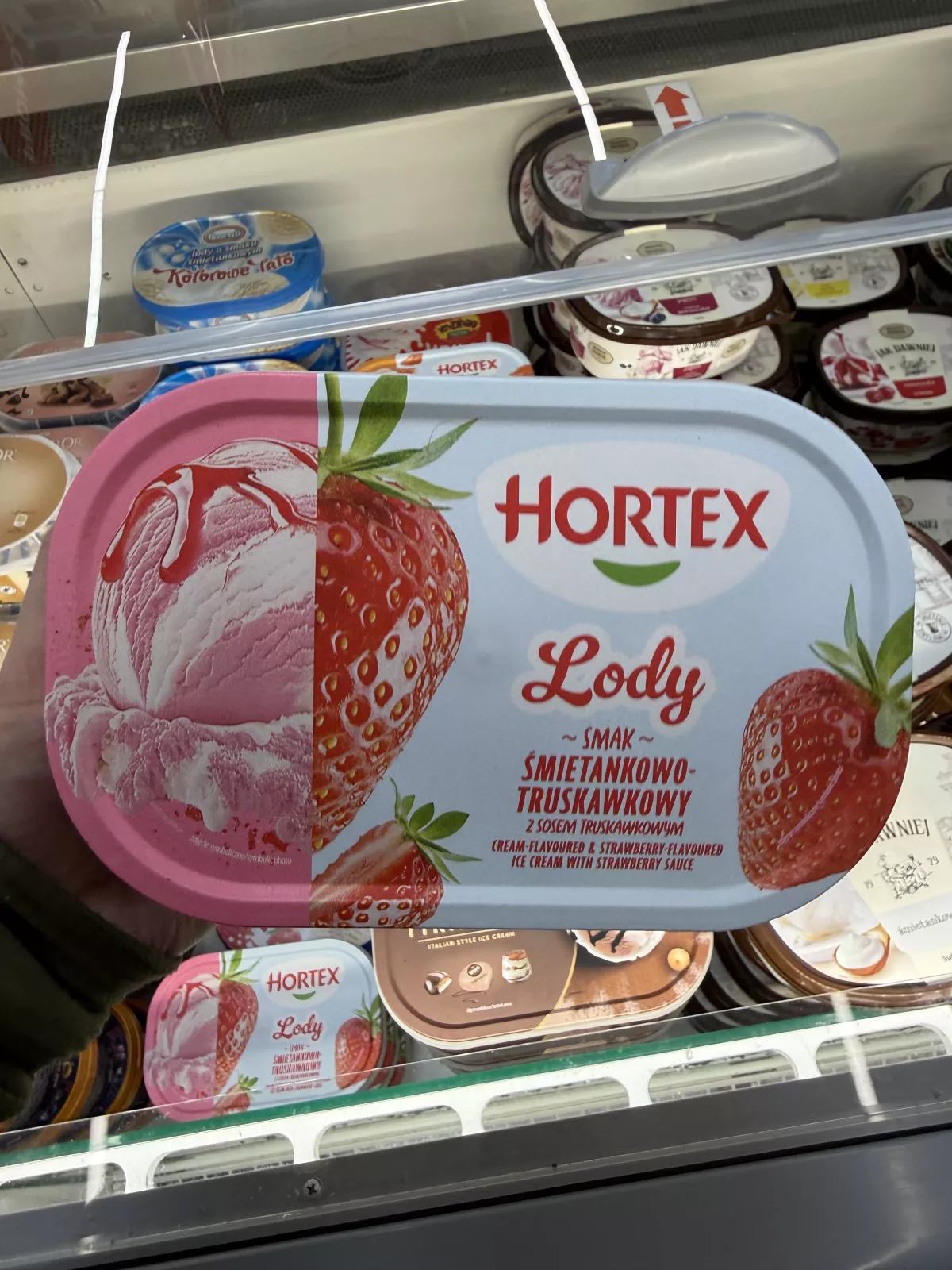 Hortex Lody smak śmietankowo-truskawkowy z sosem truskawkowym | 900ml / 470g