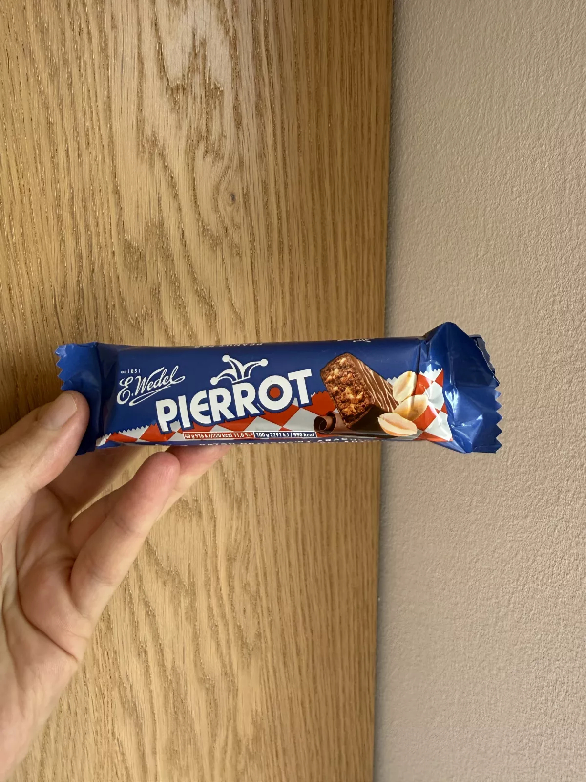 E. Wedel Pierrot Baton orzechowy arachidowy w mlecznej czekoladzie | 40g