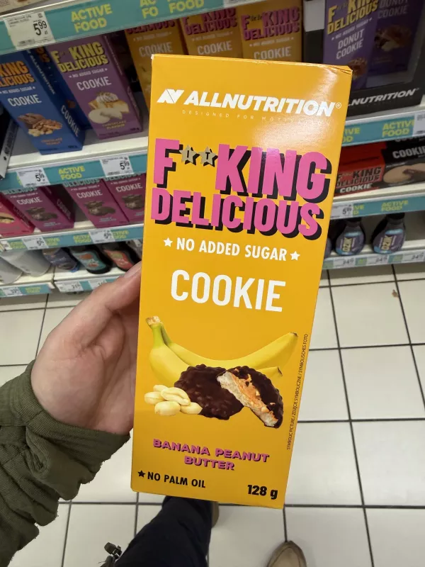 Allnutrition F**king Delicious No Added Sugar Cookie Banana Peanut Butter / Ciastka z kremem z orzeszków arachidowych i cząstkami bananowymi w czekoladzie mlecznej | 128g