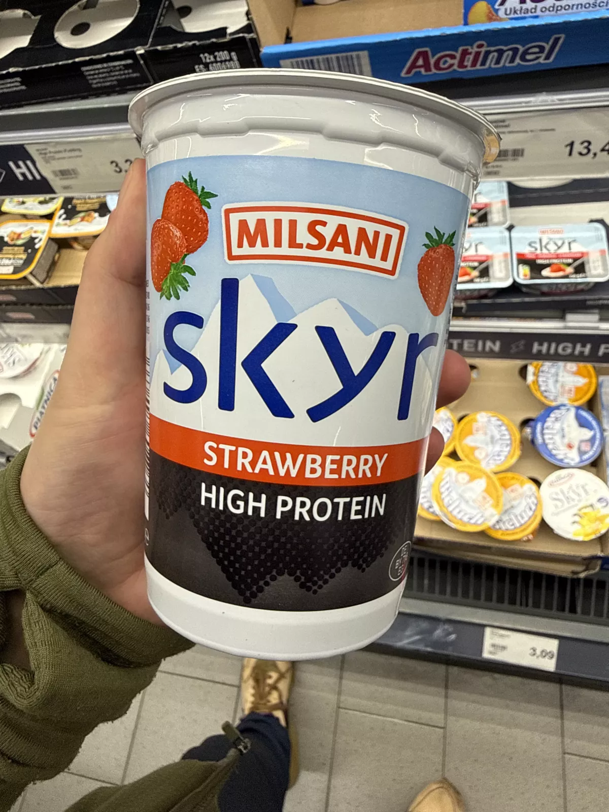 Milsani Skyr Strawberry High Protein / Produkt mleczny z dodatkiem truskawek | 500g