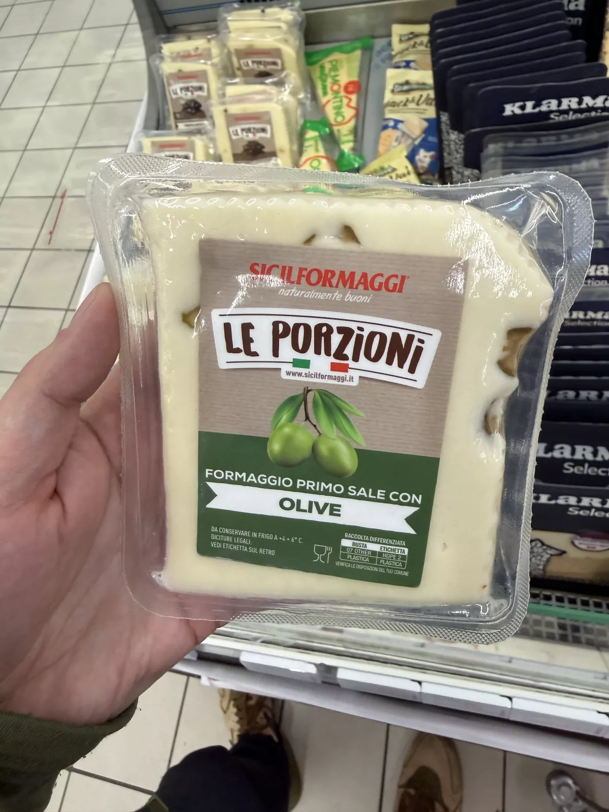 Sicilformaggi Le Porzioni Formaggio Primo Sale con Olive / Ser Primo Sale z oliwkami | 200g
