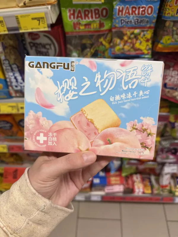 GANGFU Sakura Story Biscuit White Peach Flavor / Herbatniki o smaku białej brzoskwini | 66g