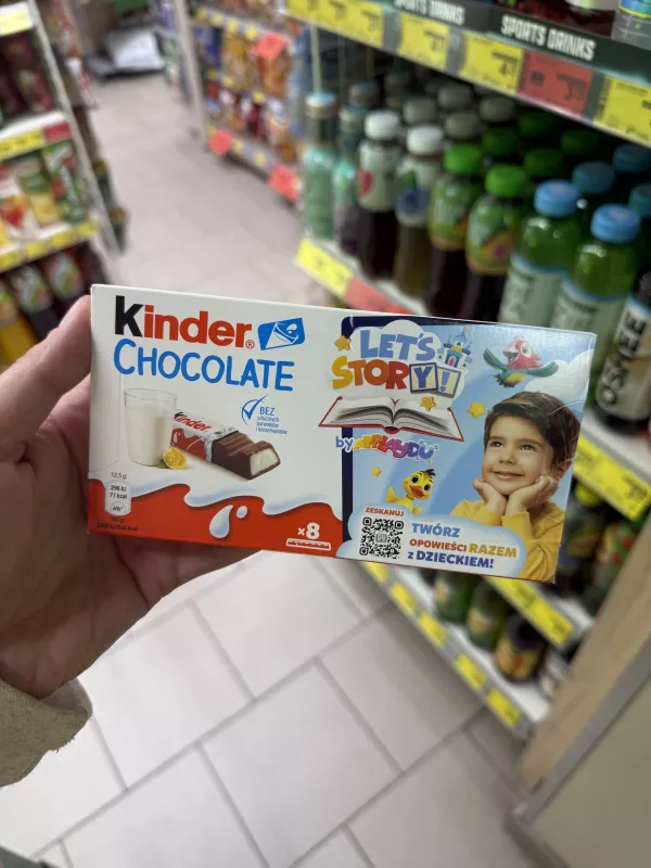 Kinder Chocolate Let’s Story! by Applaydu 8 batoników (chłopiec w żółtej bluzie) | 100g
