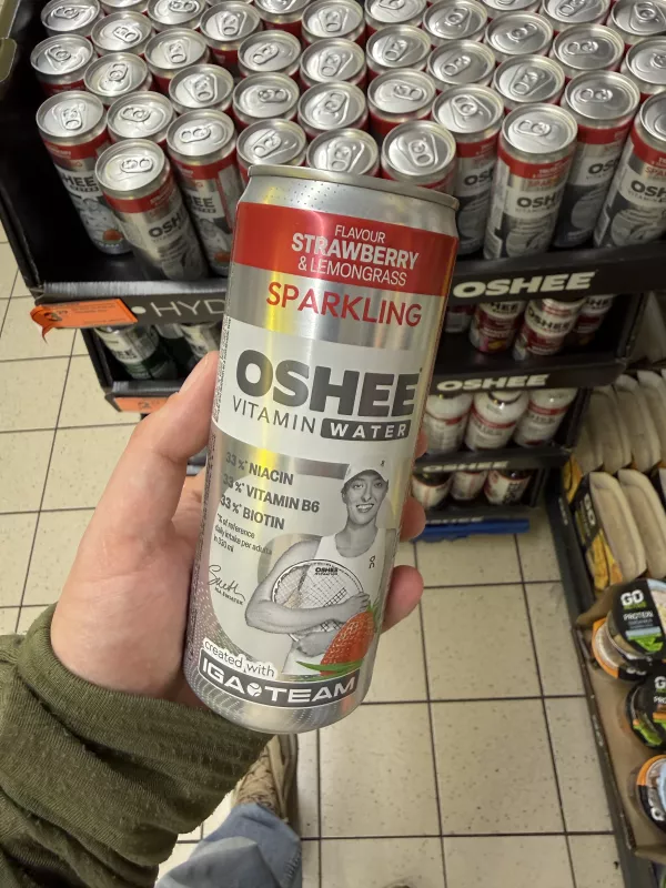 Oshee Vitamin Water Sparkling Strawberry & Lemongrass Iga Świątek | 330ml