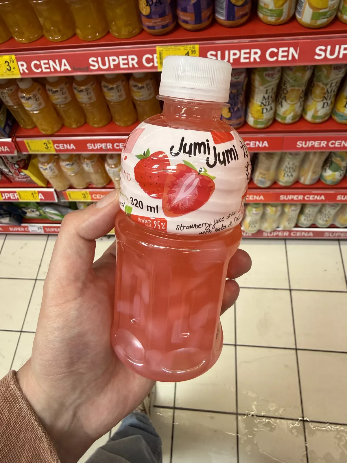 Jumi Jumi napój truskawkowy z kawałkami galaretki kokosowej nata de coco | 320ml