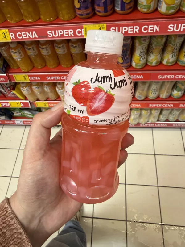 Jumi Jumi napój truskawkowy z kawałkami galaretki kokosowej nata de coco | 320ml