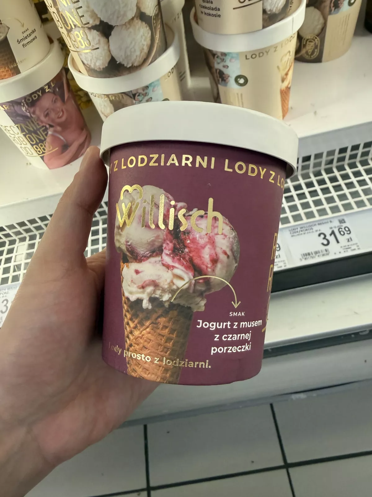 Willisch Lody o smaku jogurtu z musem z czarnej porzeczki | 380g / 465ml