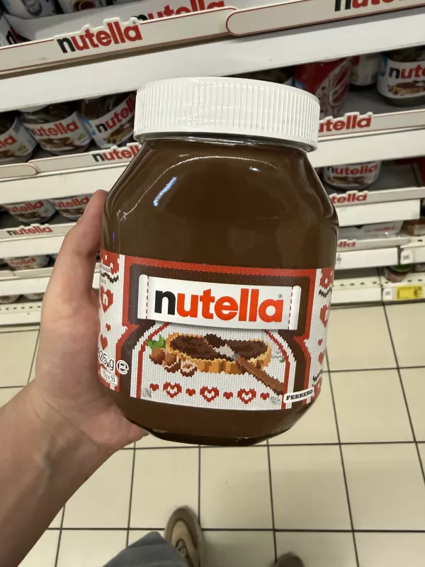 Nutella krem do smarowania z orzechami laskowymi i kakao (edycja świąteczna) | 825g